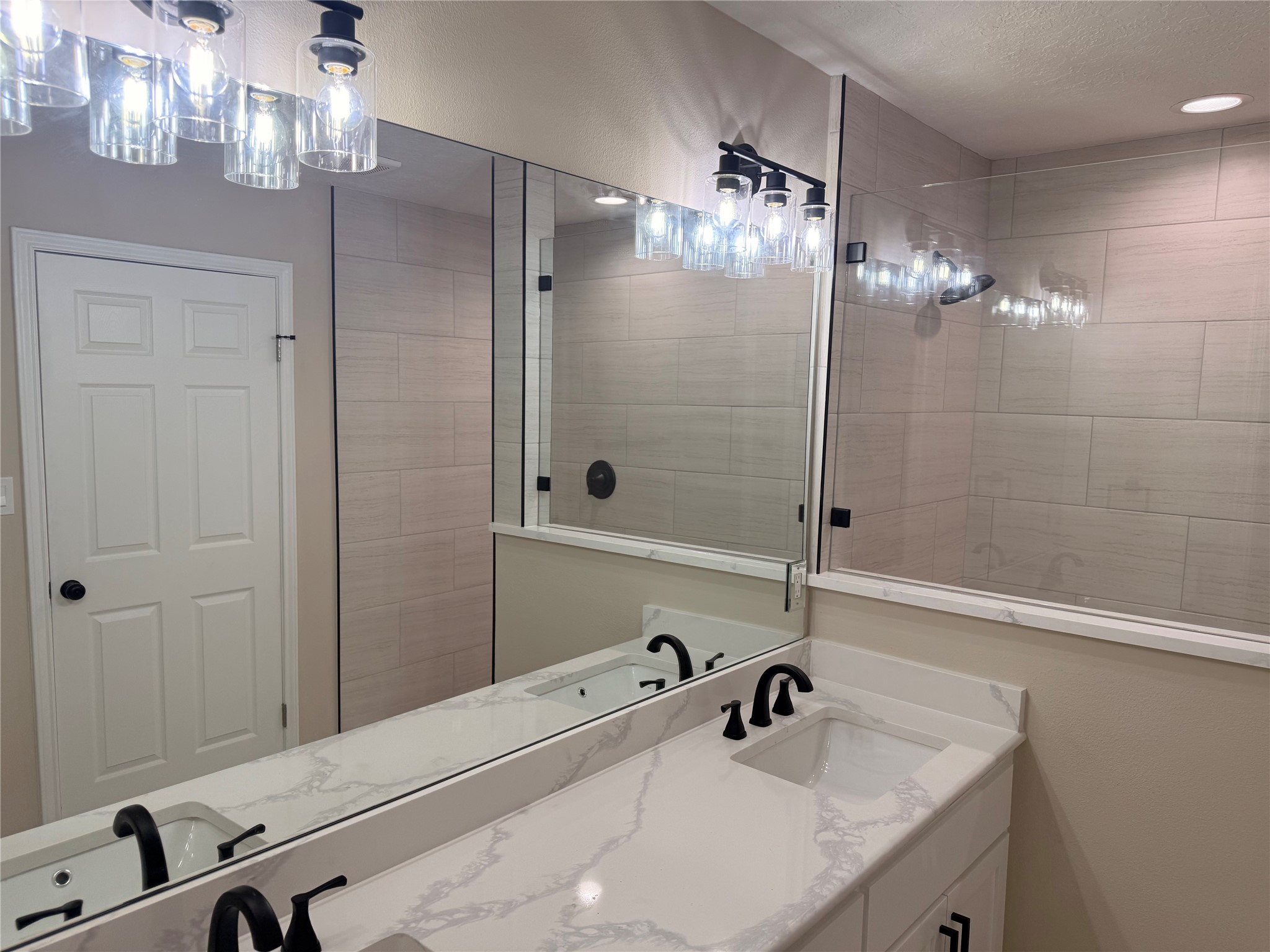 215 Hickory Ridge Drive, Shenandoah, TX 77381