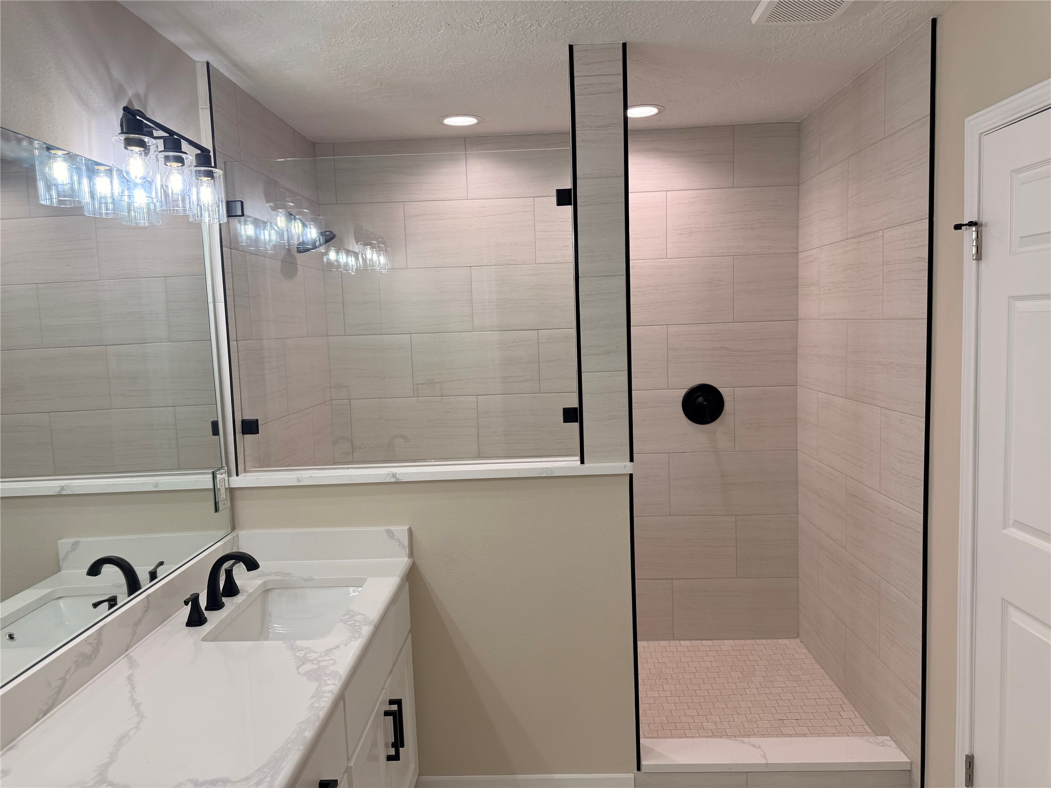 215 Hickory Ridge Drive, Shenandoah, TX 77381