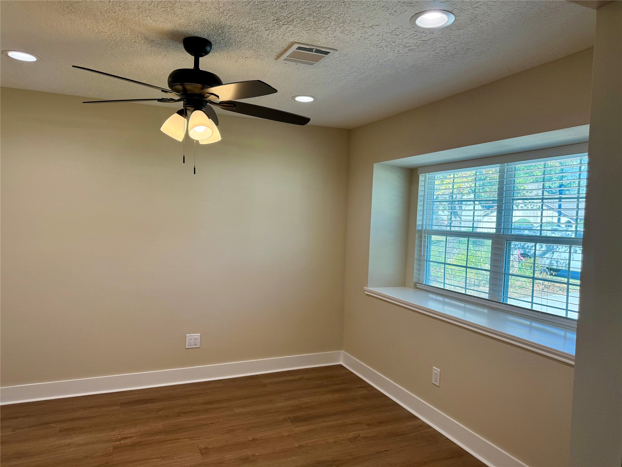 215 Hickory Ridge Drive, Shenandoah, TX 77381
