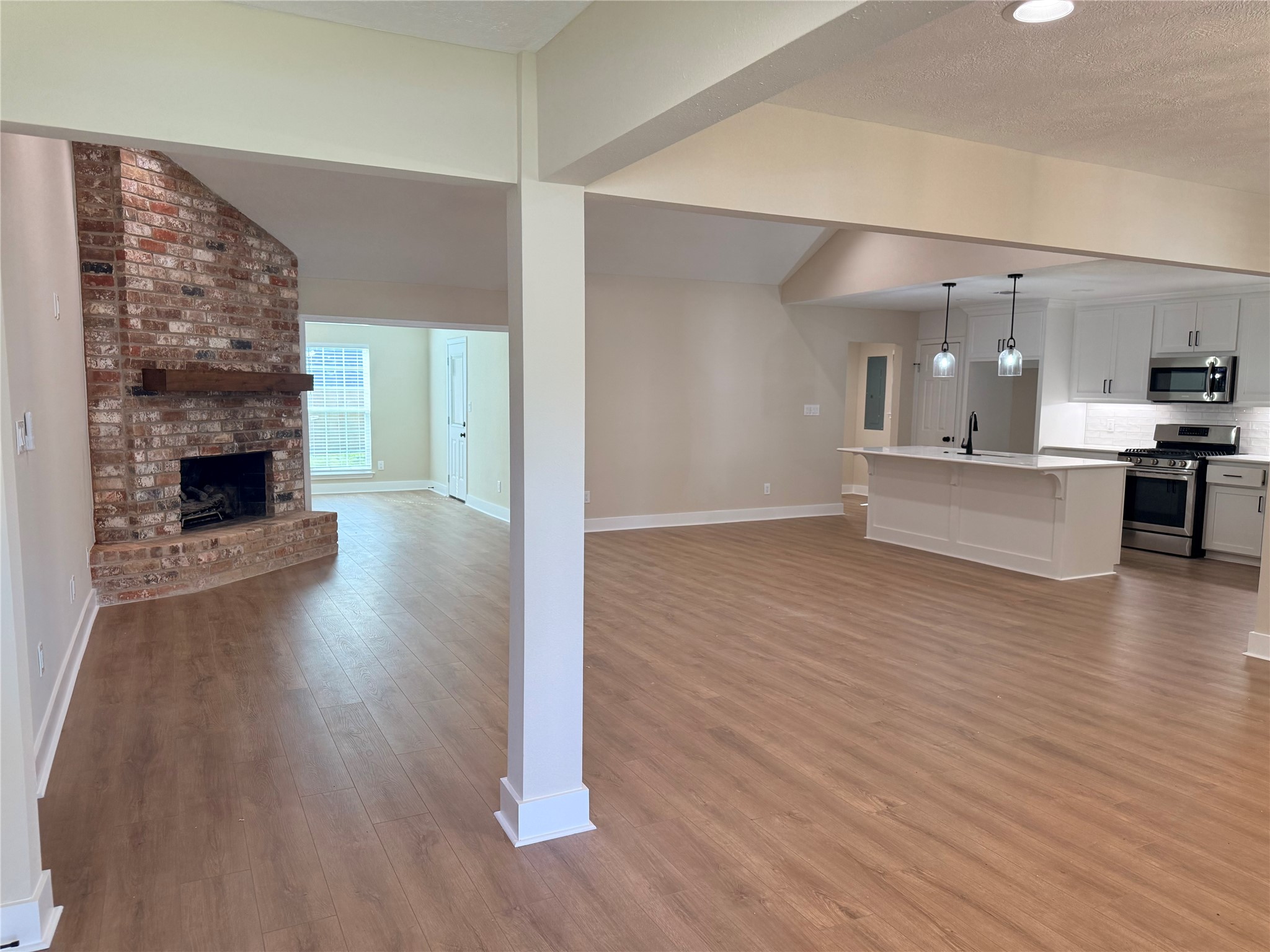 215 Hickory Ridge Drive, Shenandoah, TX 77381