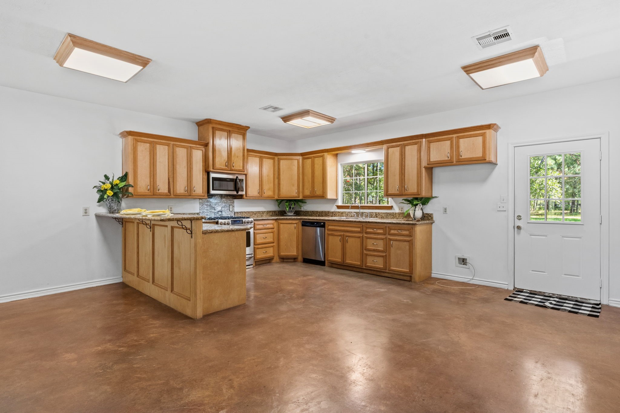 16959 S Tram Road, Splendora, TX 77372 16959 S Tram Road, Splendora, TX 77372