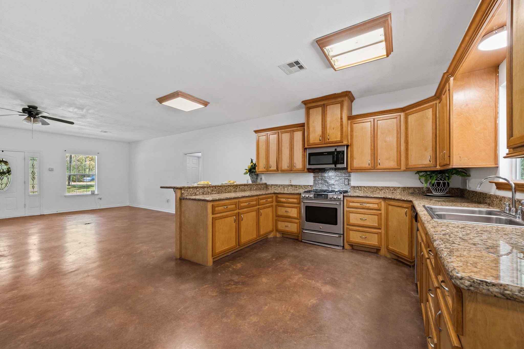 16959 S Tram Road, Splendora, TX 77372 16959 S Tram Road, Splendora, TX 77372