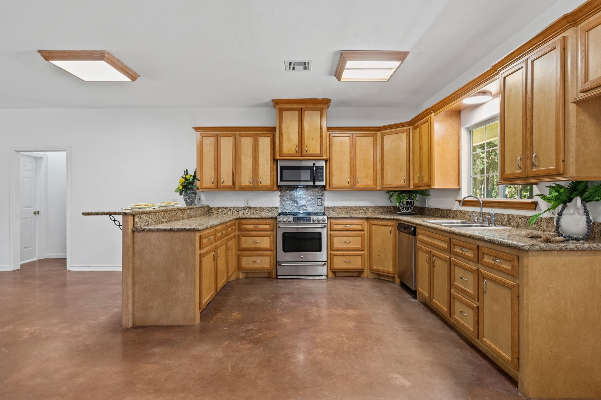 16959 S Tram Road, Splendora, TX 77372 16959 S Tram Road, Splendora, TX 77372
