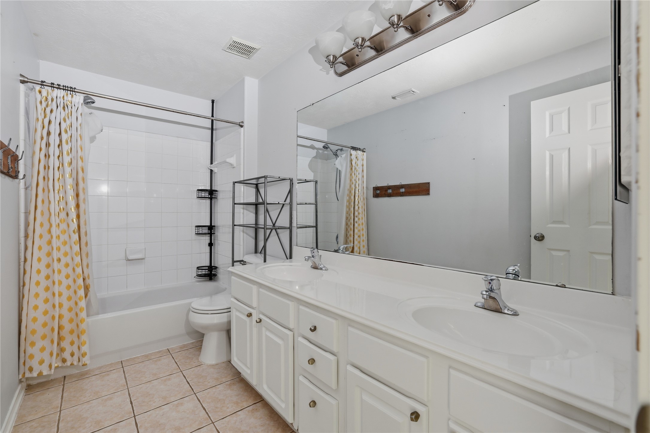 75 W Prairie Dawn Circle, The Woodlands, TX 77385