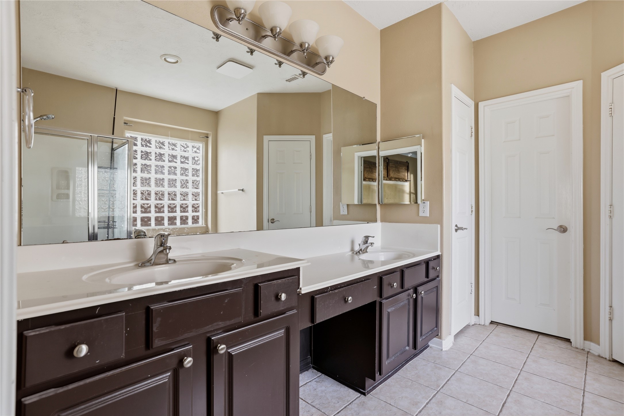 75 W Prairie Dawn Circle, The Woodlands, TX 77385