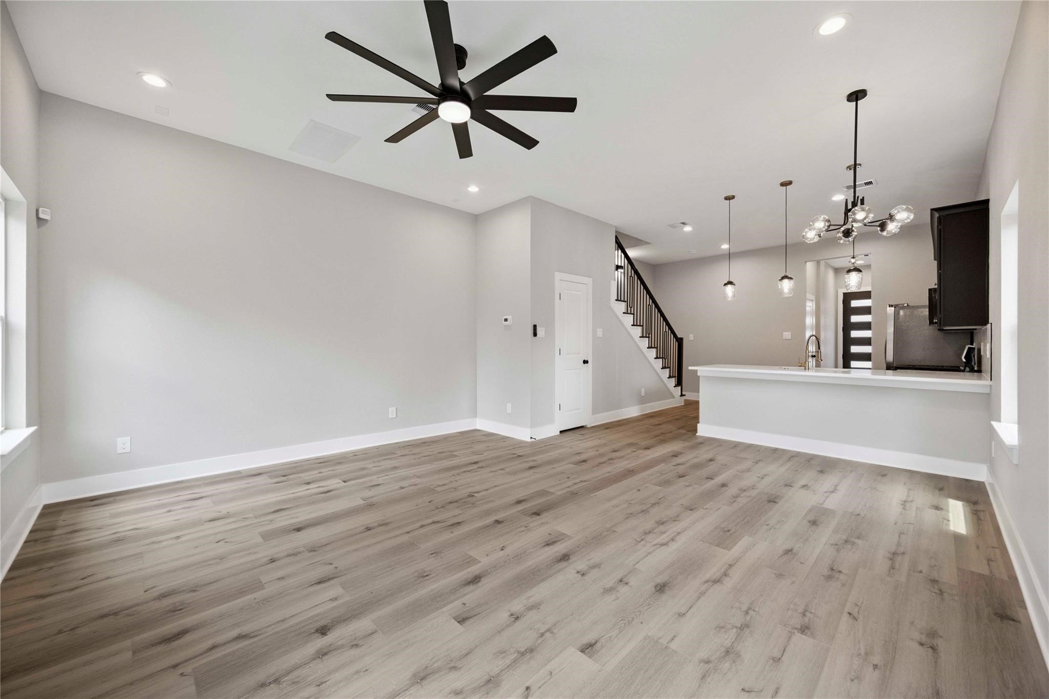 811 E 32nd Street, Houston, TX 77022 811 E 32nd Street, Houston, TX 77022