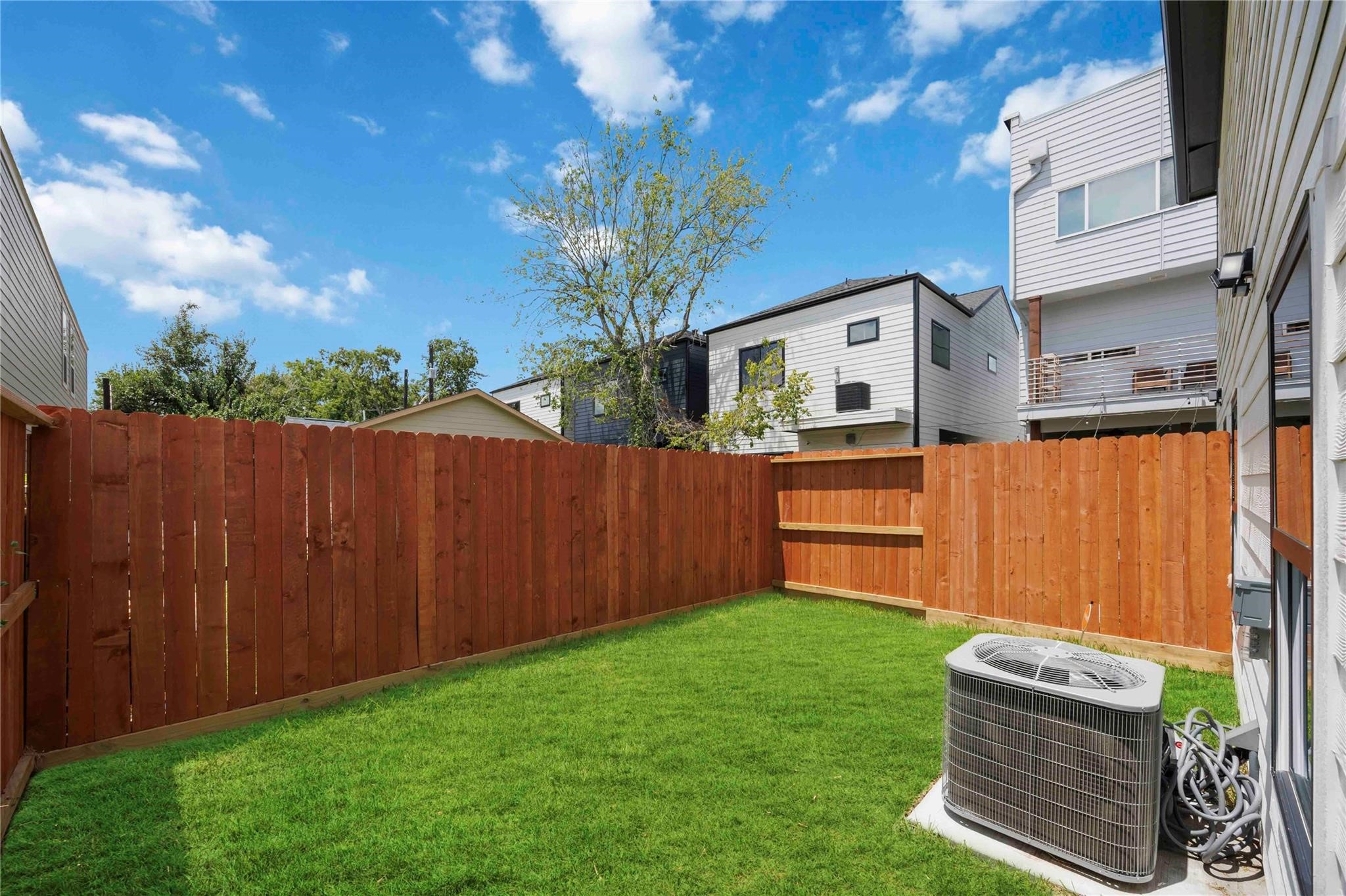 811 E 32nd Street, Houston, TX 77022
