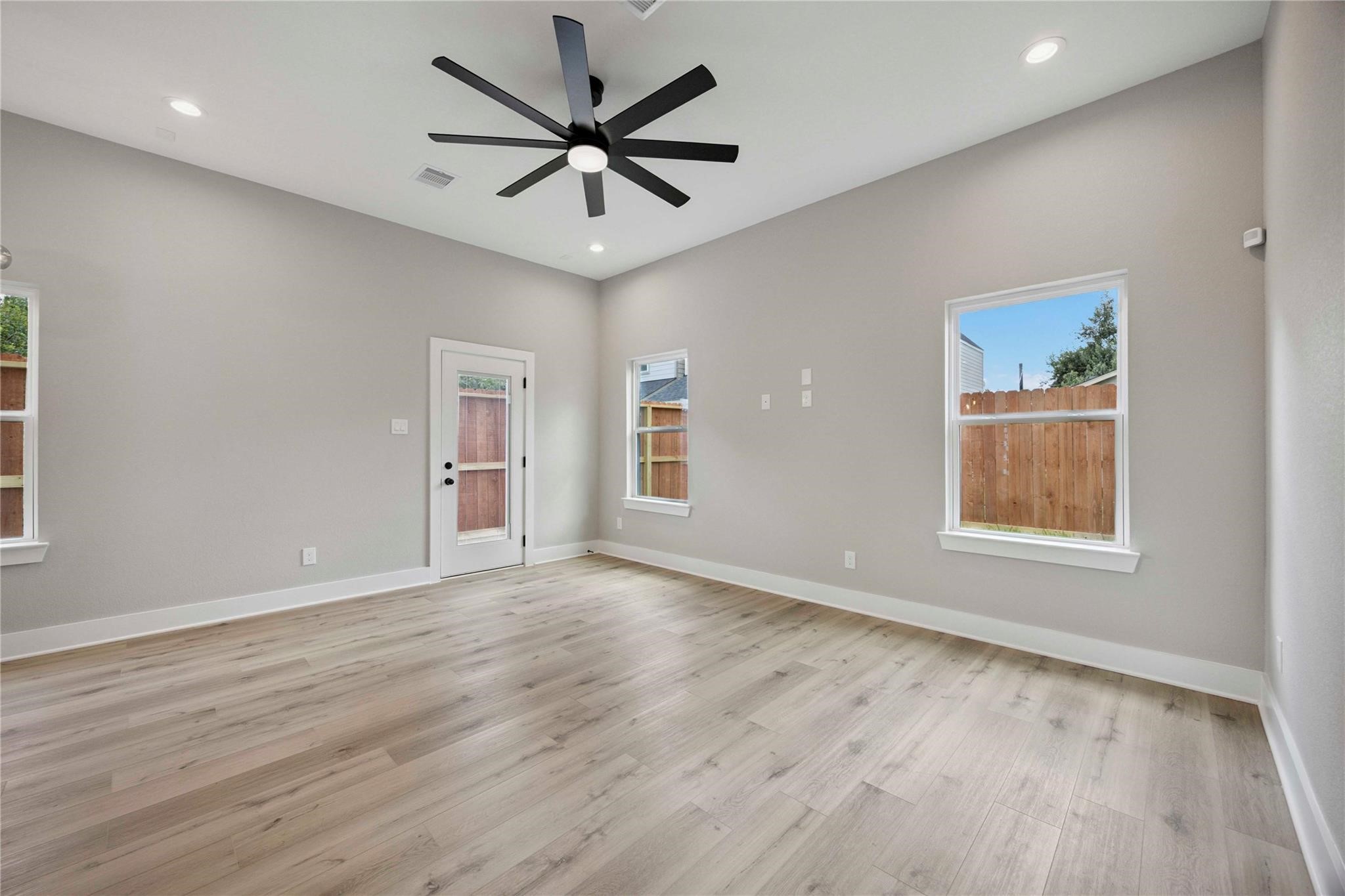 811 E 32nd Street, Houston, TX 77022
