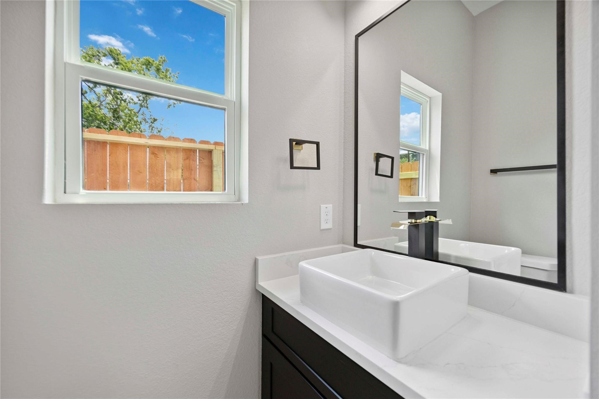 811 E 32nd Street, Houston, TX 77022