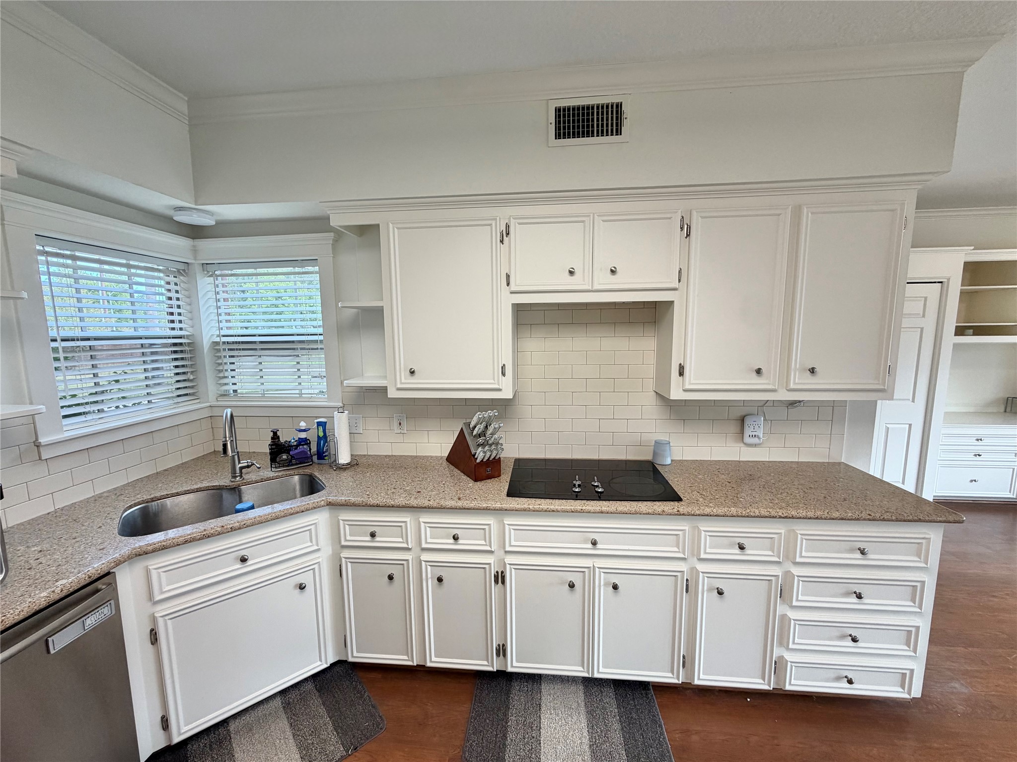 312 Timbercreek Drive, Lake Jackson, TX 77566