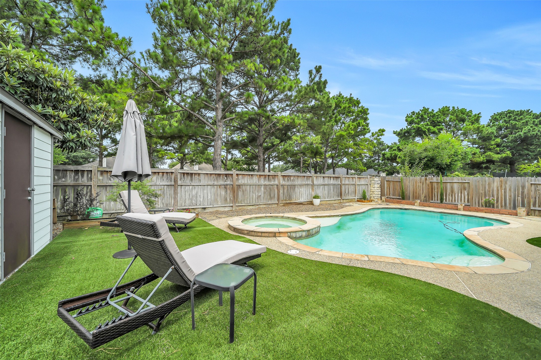 With no neighbors behind, you will have so much privacy.
