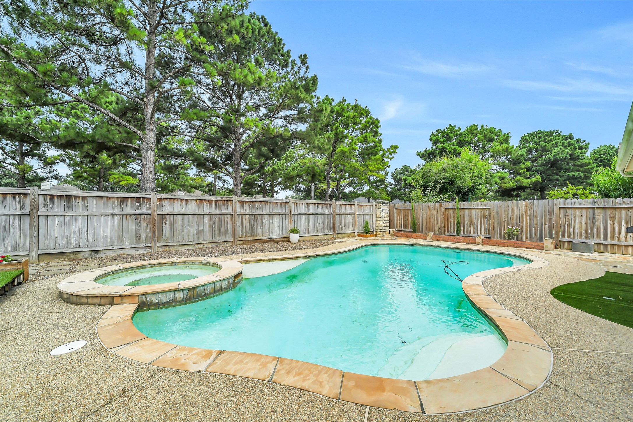 Another view of this beautiful backyard.