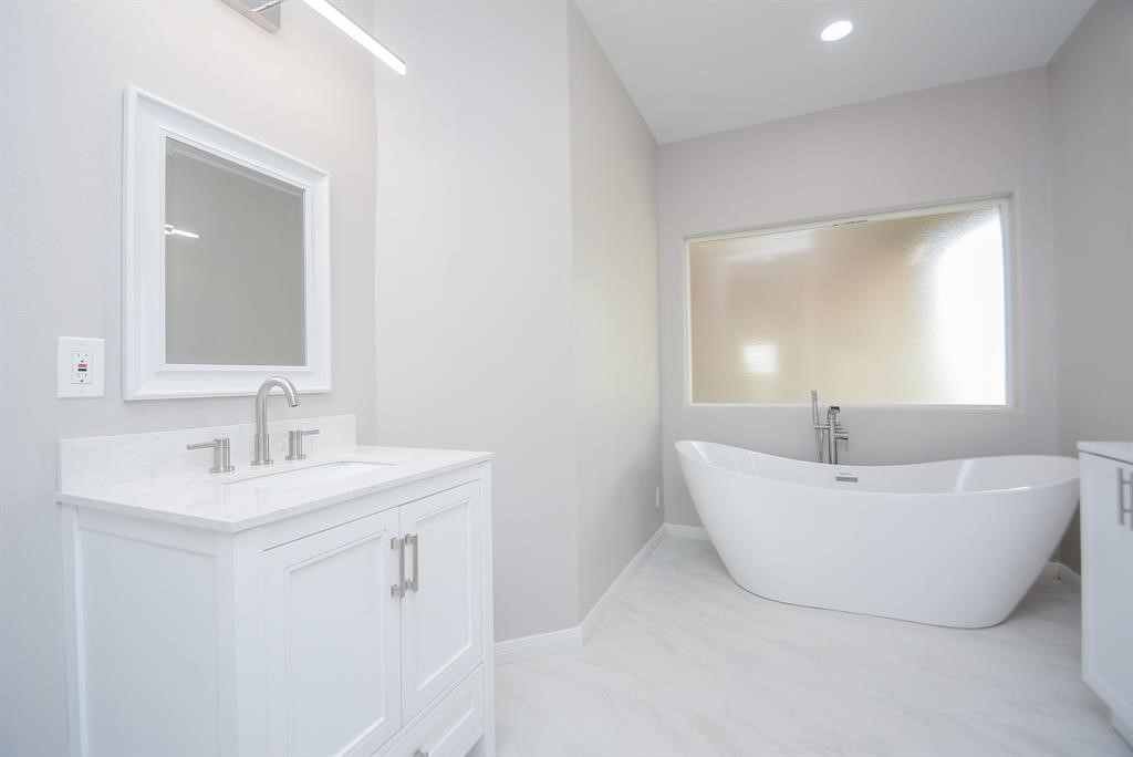 12328 N Chestnut Hills Drive, Conroe, TX 77303