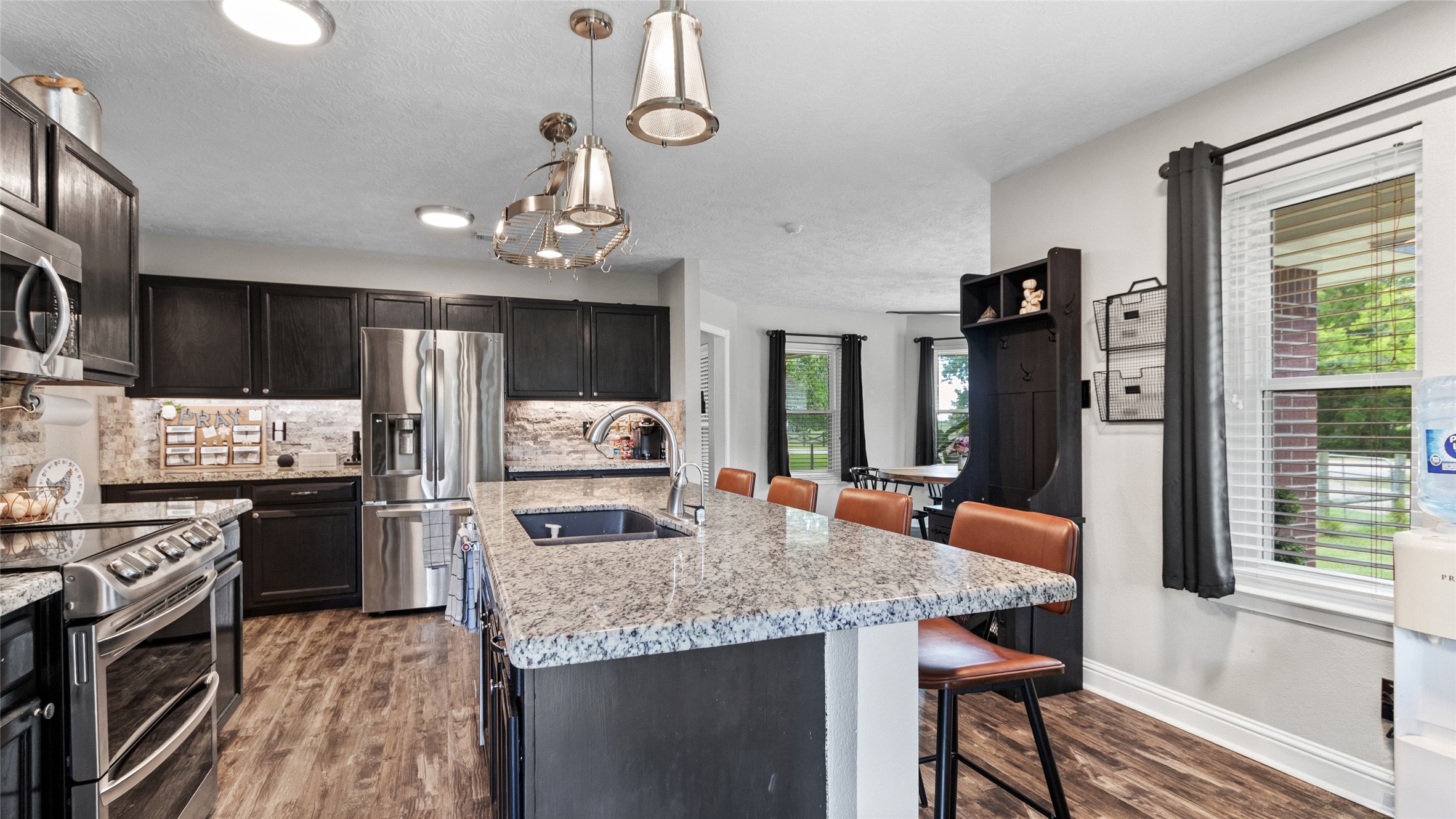 7460 Commander Roland Drive, Hitchcock, TX 77563