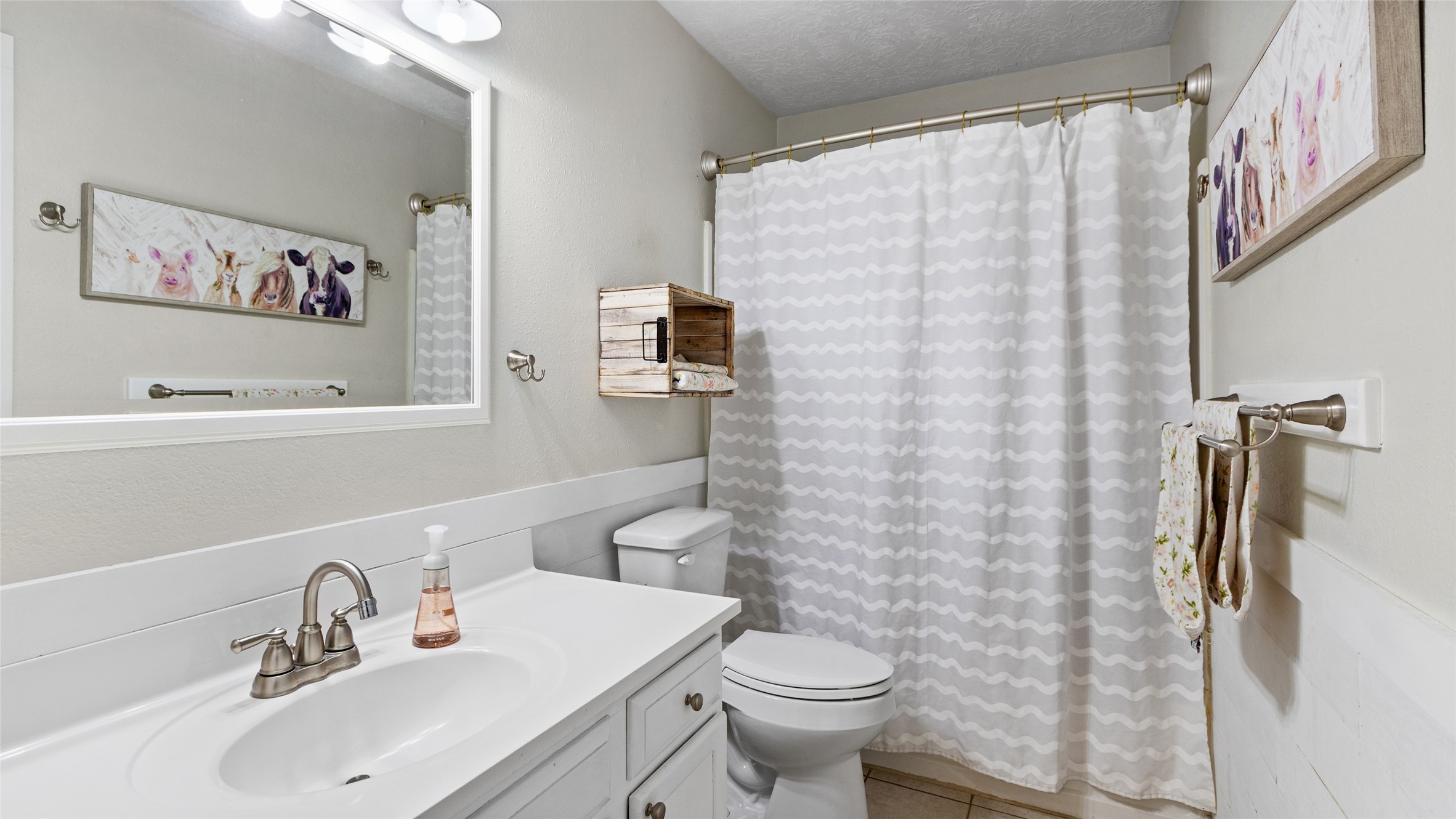 7460 Commander Roland Drive, Hitchcock, TX 77563