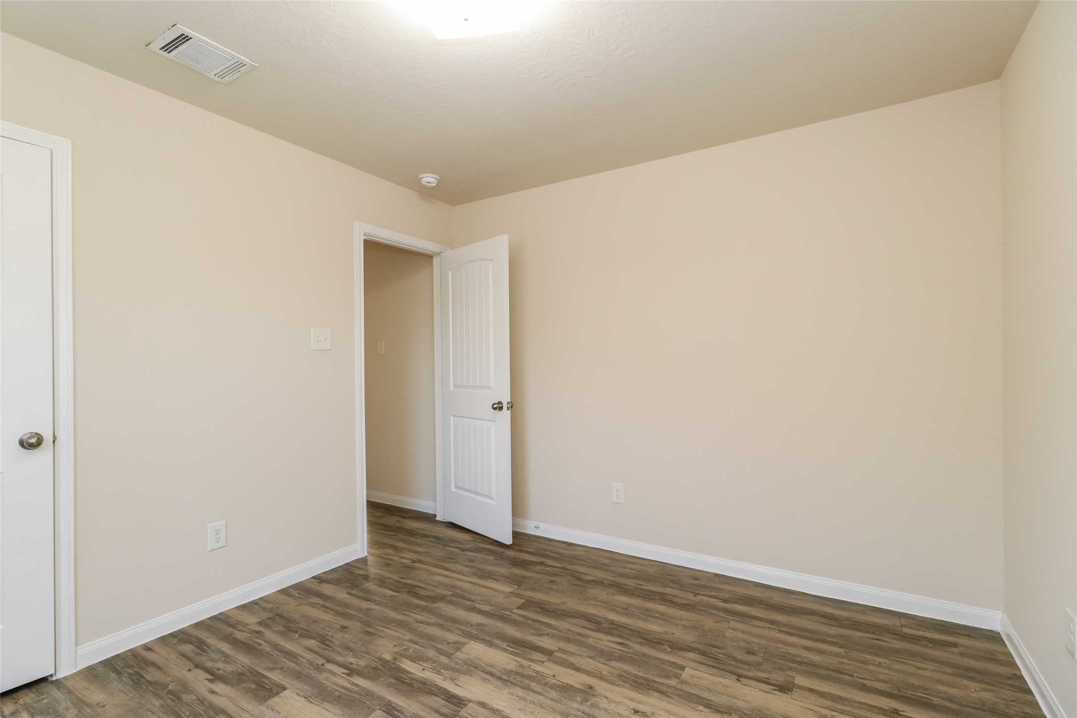 Photos may be representative of the floor plan and not the exact home. Finishes, layout, and features of the actual property for lease may vary.