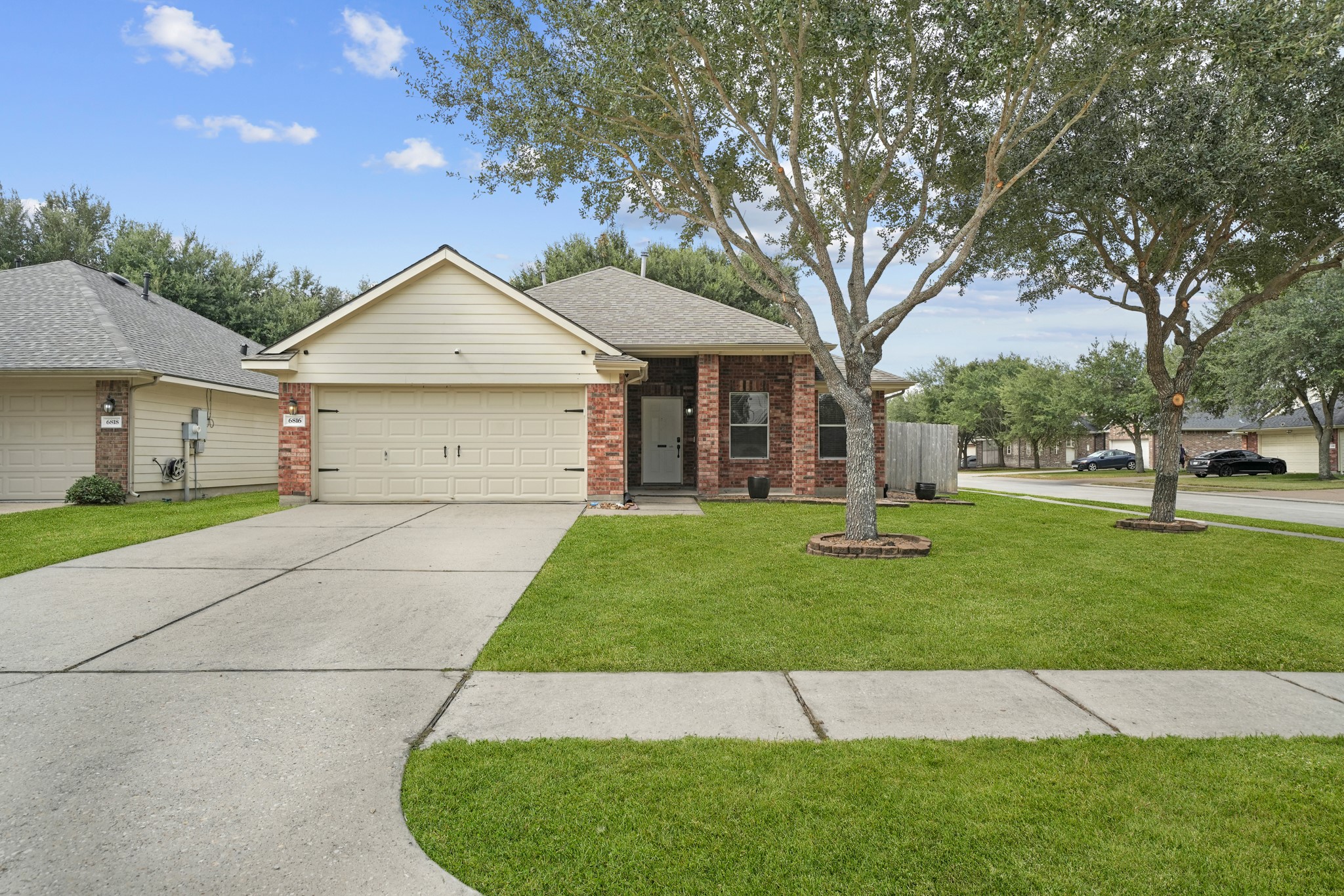 6816 Arbor Hollow Lane, Dickinson, TX 77539