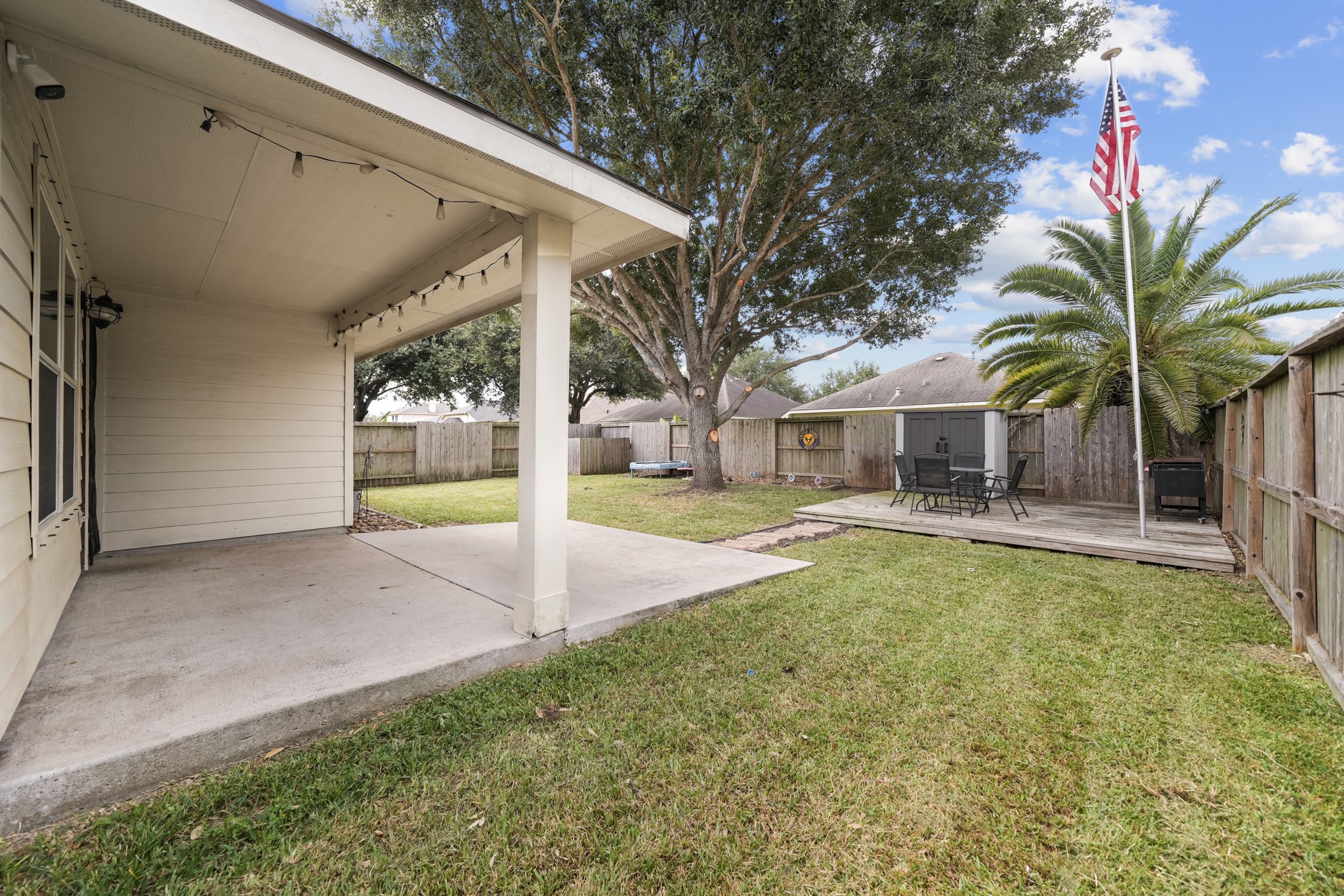 6816 Arbor Hollow Lane, Dickinson, TX 77539