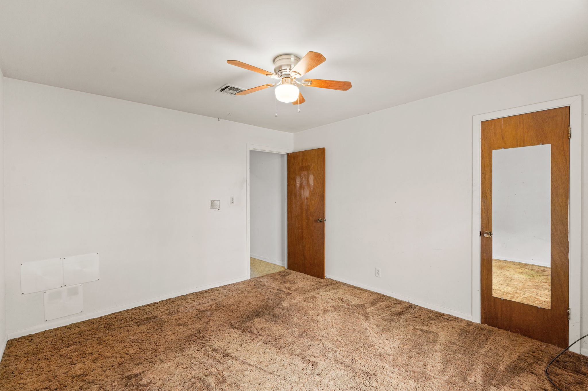 Alternate view showing closet and hallway access.