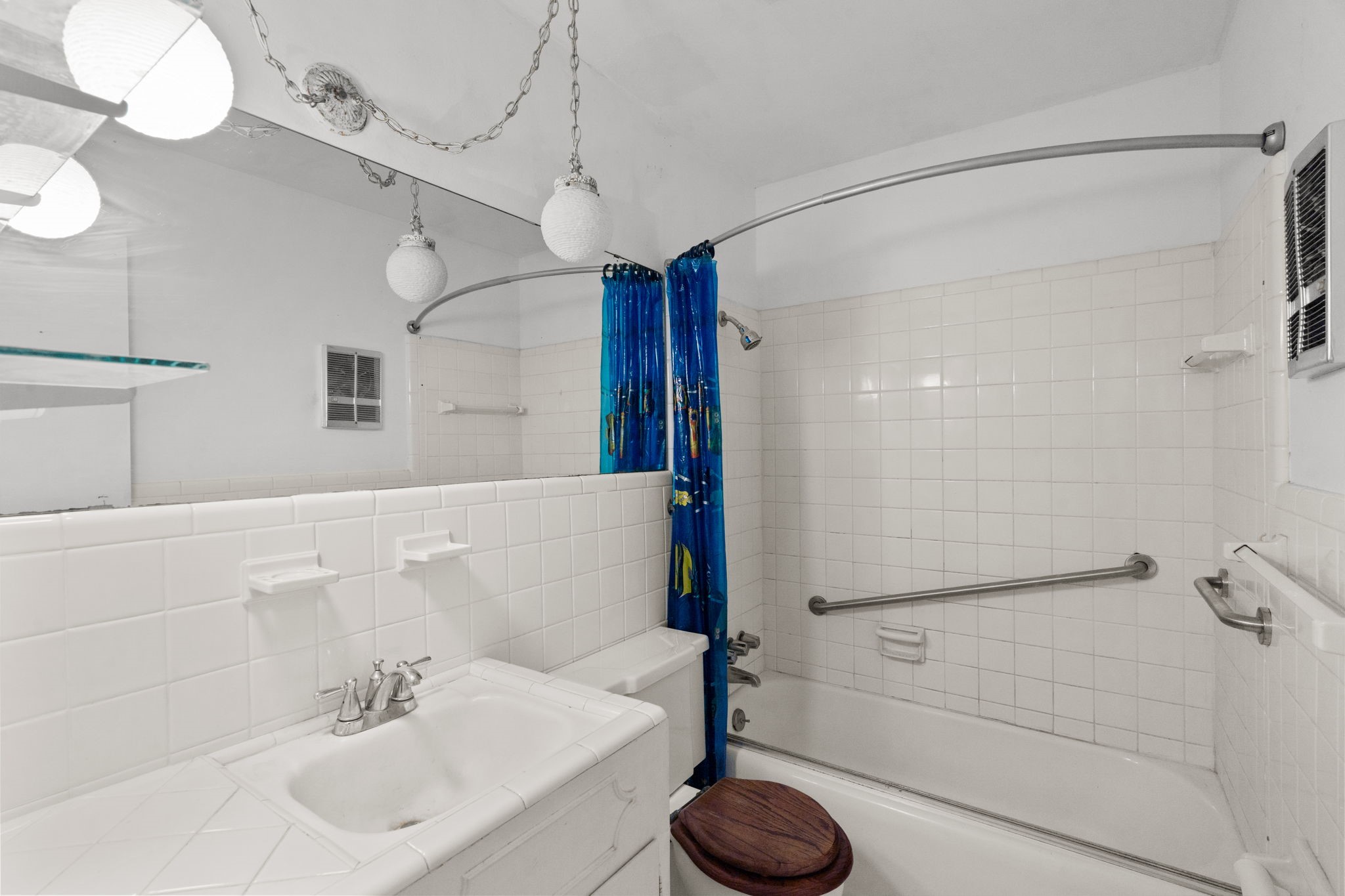 Full bathroom with tiled tub/shower combination and vanity.