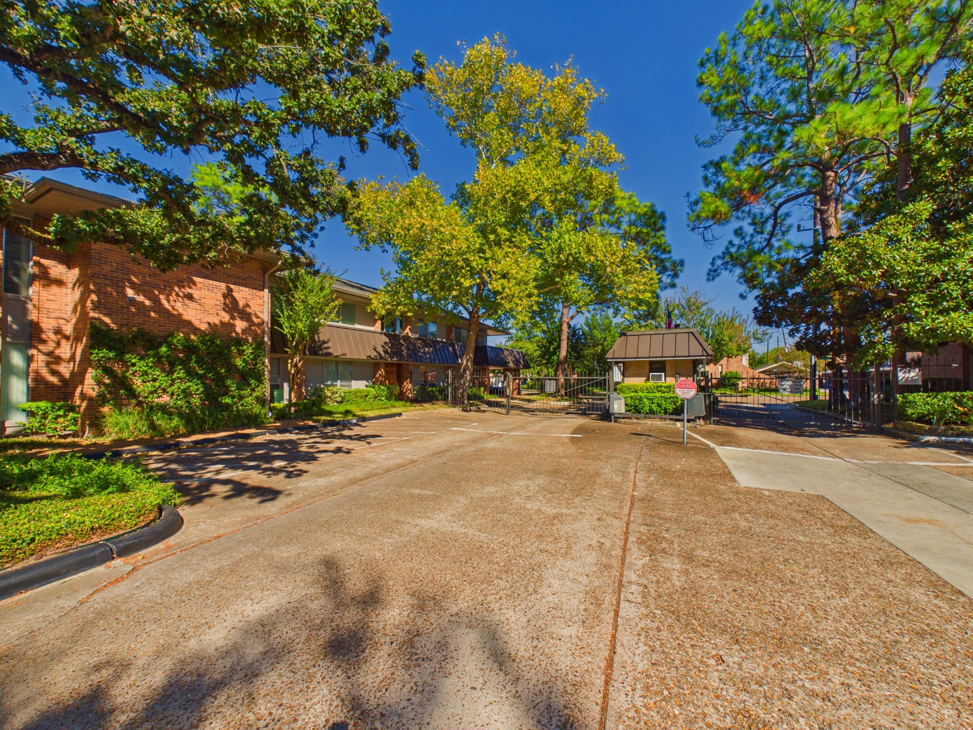 6404 Bayou Glen Road, Houston, TX 77057