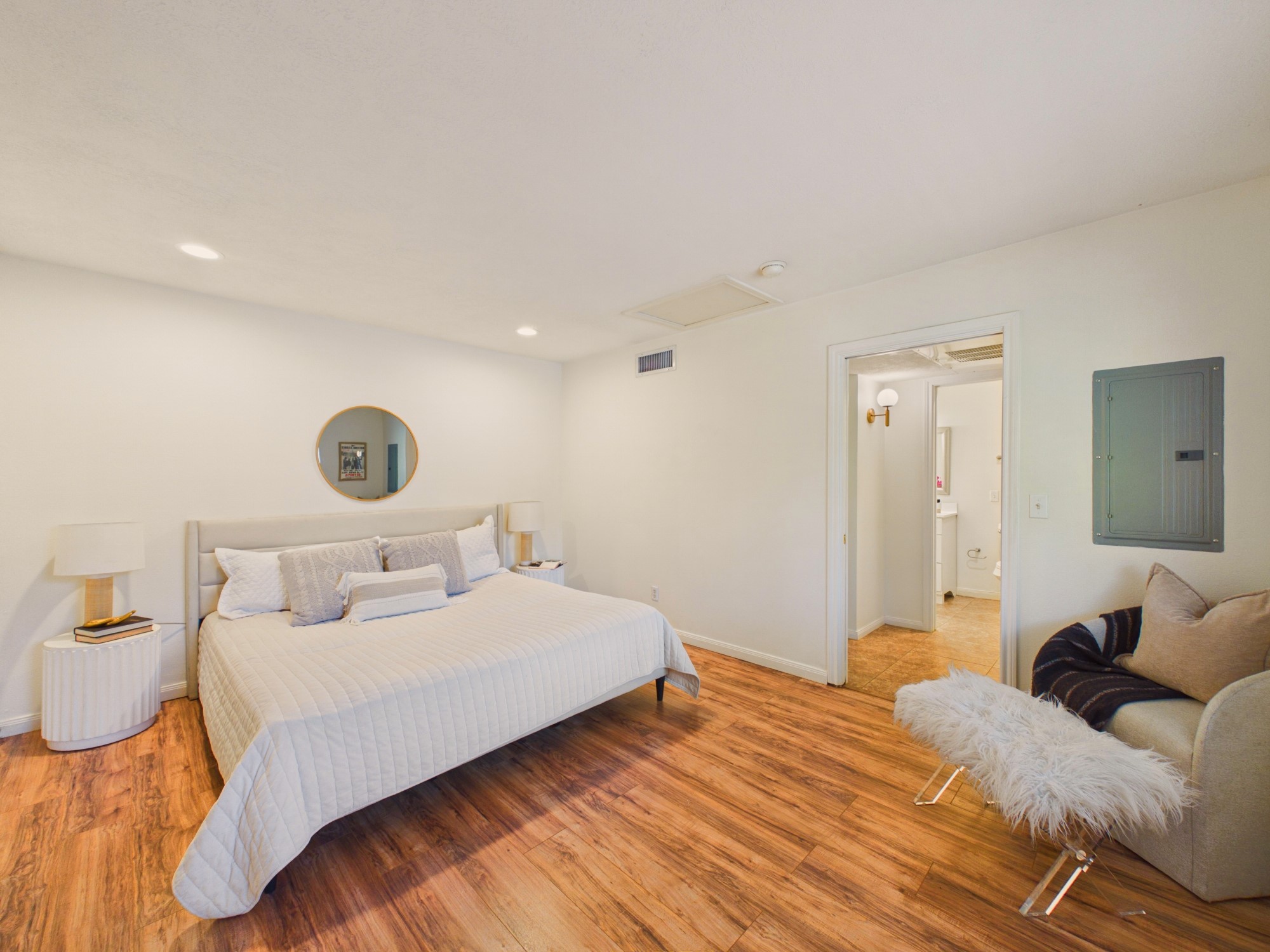 Easily Accommodates King Furnishings