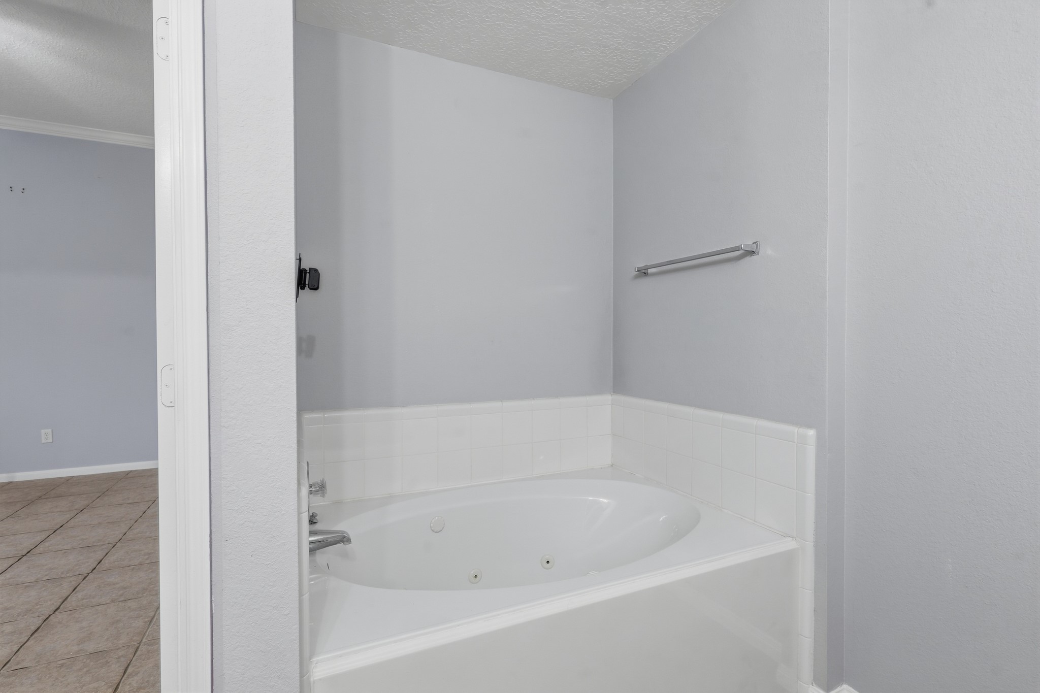 Relax and unwind in the jetted soaking tub
