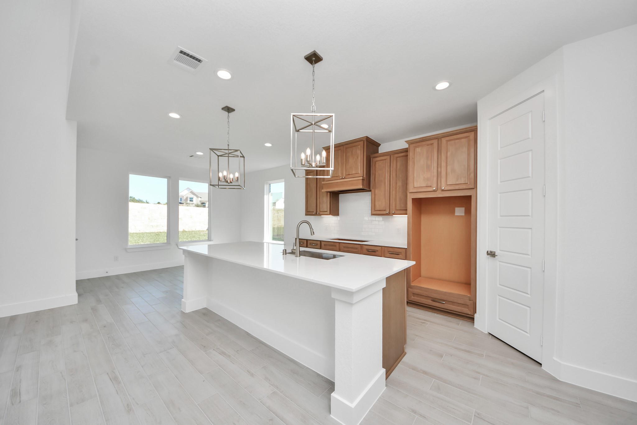 The kitchen is a culinary haven, featuring granite countertops, a tile backsplash, stainless steel appliances, 42 upper cabinets, and undercabinet lighting.