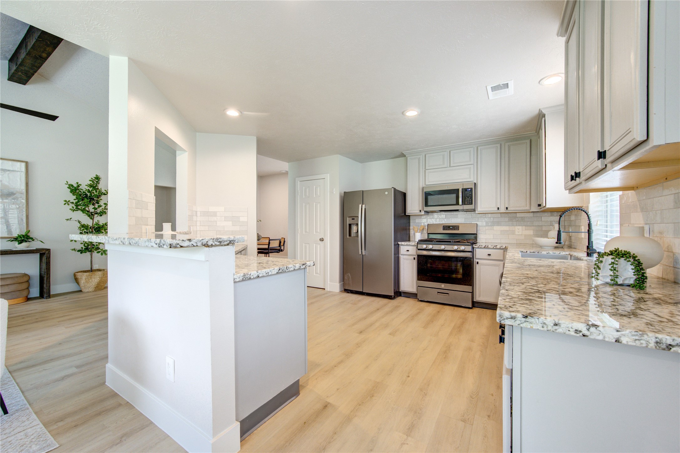 Fully updated kitchen