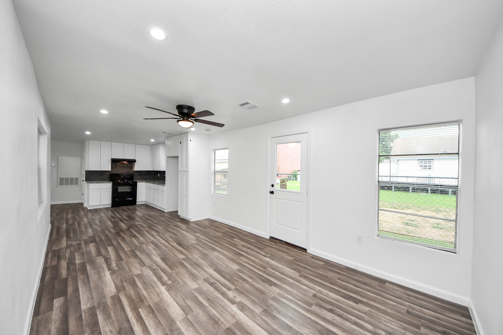 Dining area / kitchen Dining area / kitchen