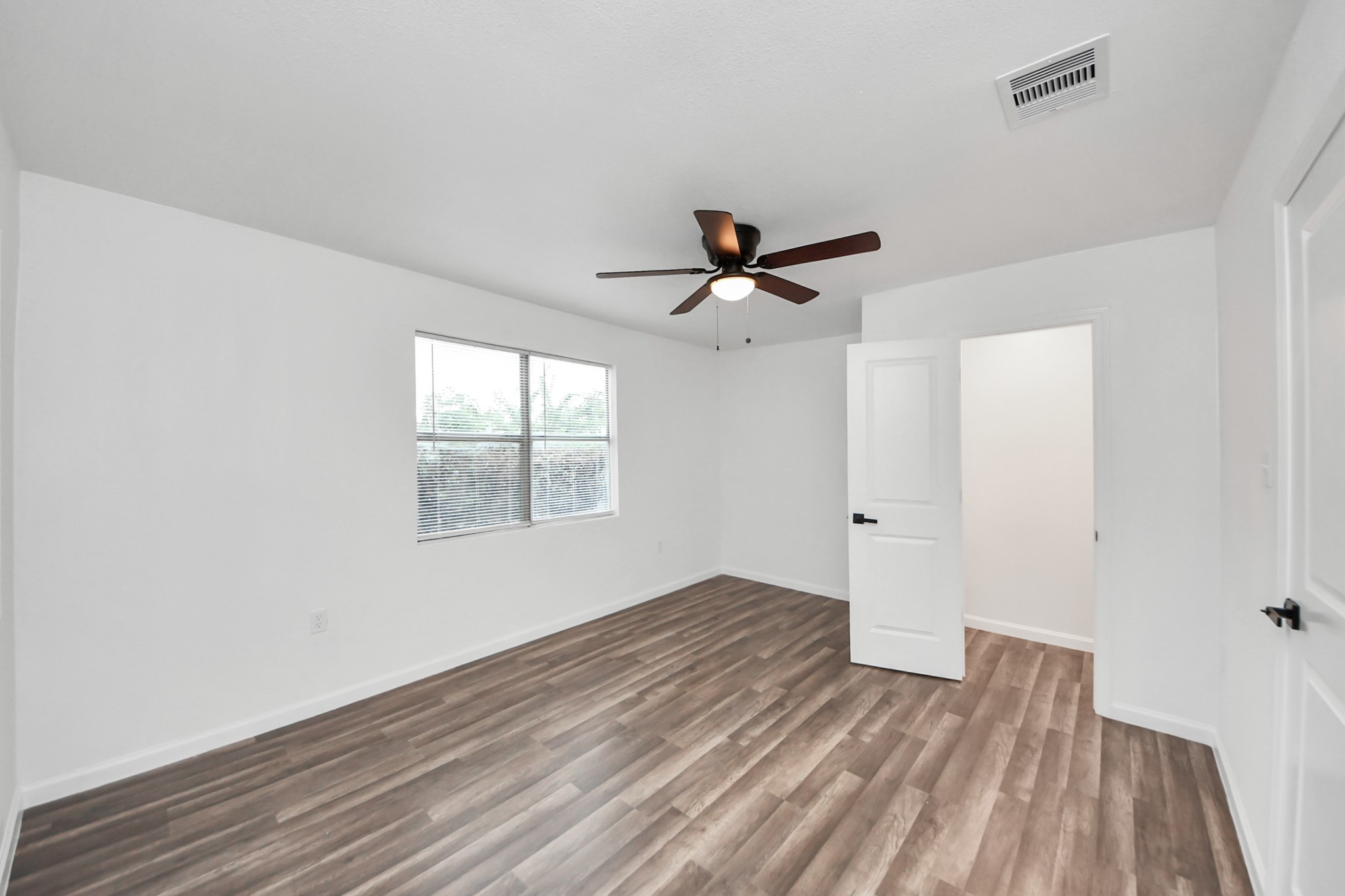 207 E Defee Avenue, Baytown, TX 77520