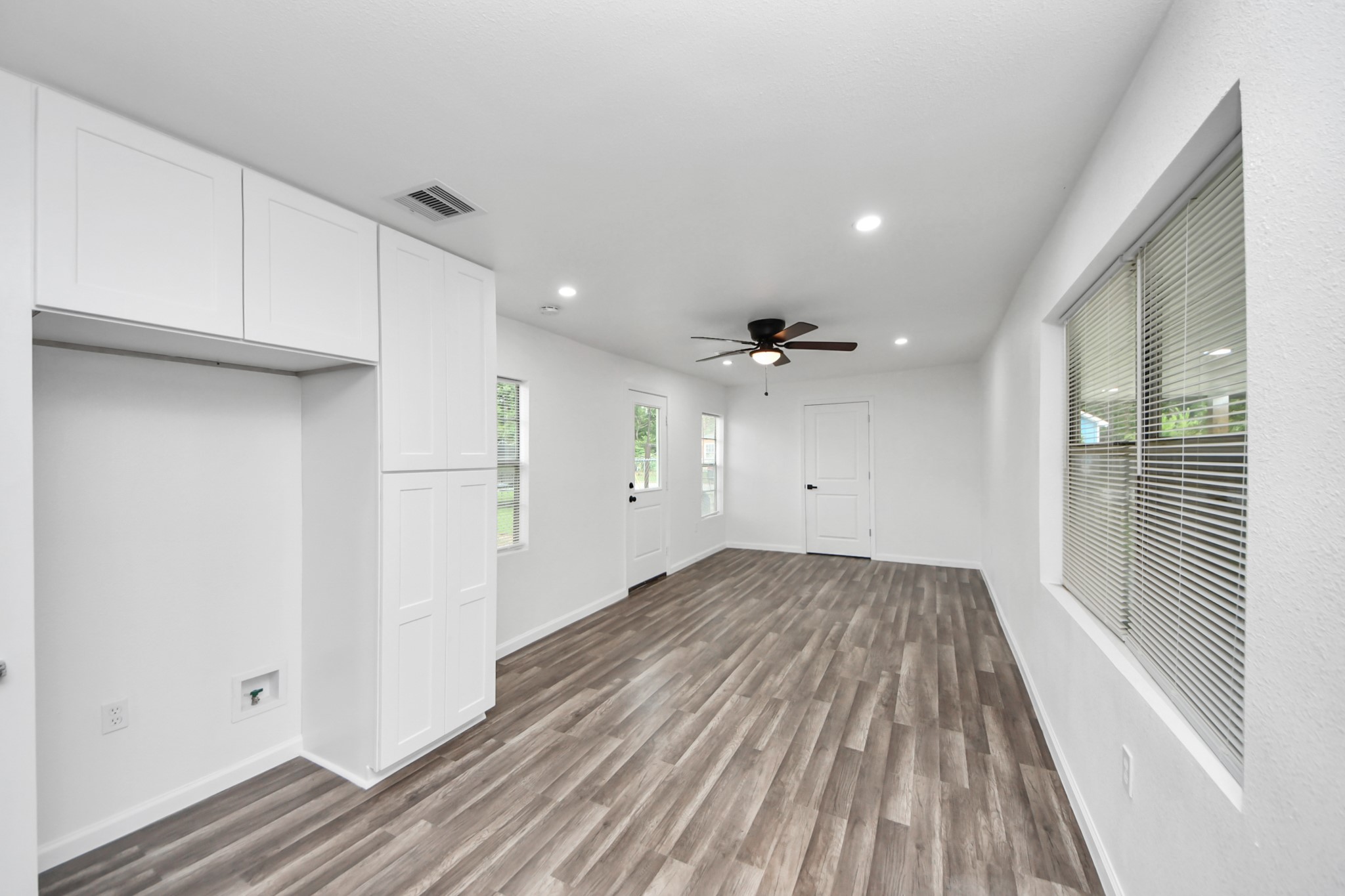 207 E Defee Avenue, Baytown, TX 77520