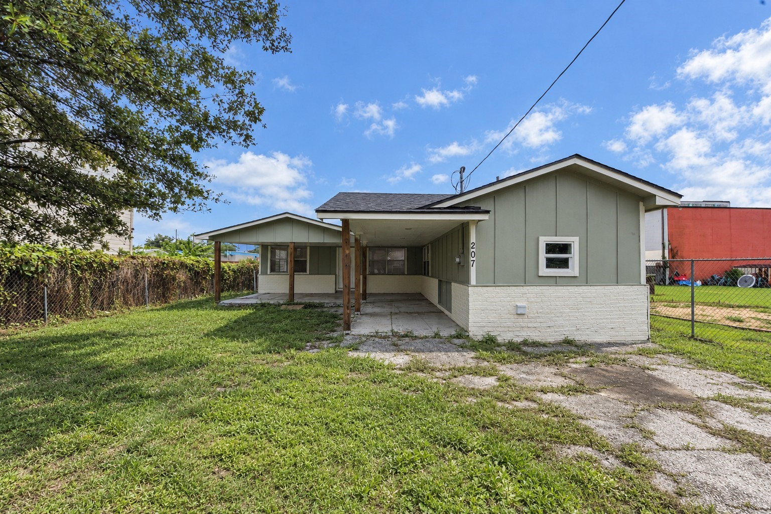 207 E Defee Avenue, Baytown, TX 77520