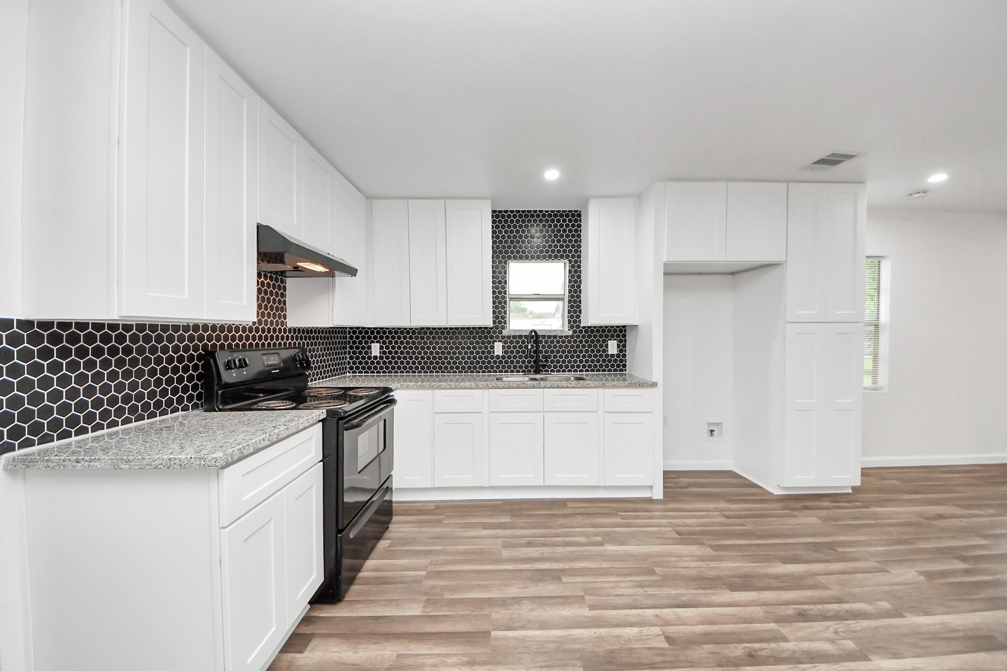 207 E Defee Avenue, Baytown, TX 77520 207 E Defee Avenue, Baytown, TX 77520