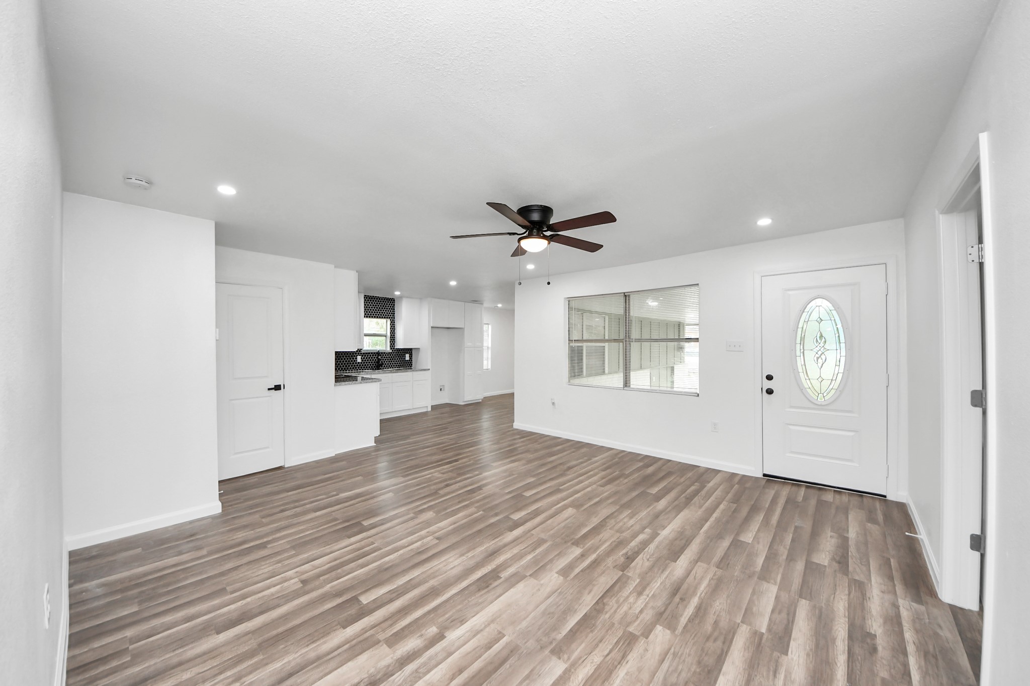 207 E Defee Avenue, Baytown, TX 77520