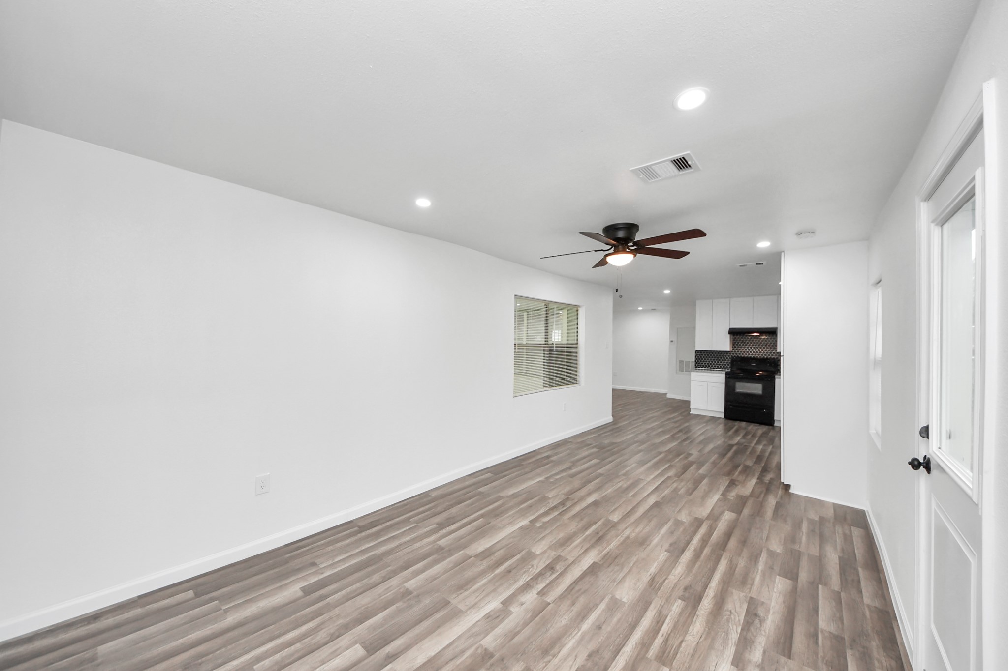207 E Defee Avenue, Baytown, TX 77520