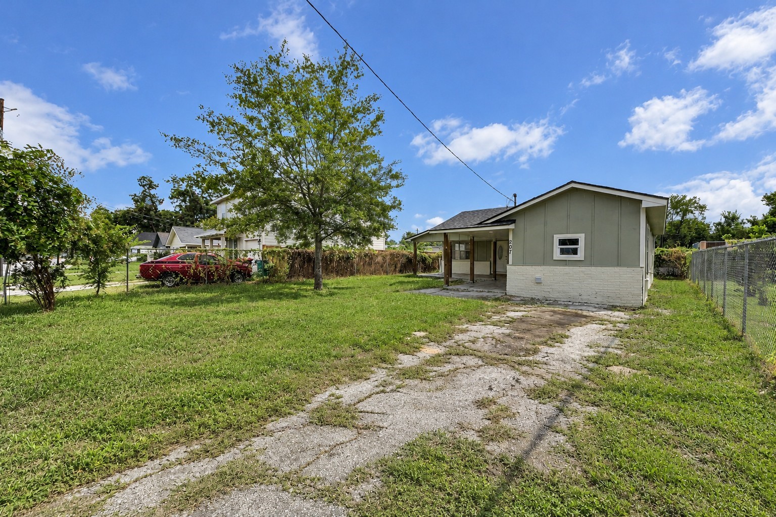 207 E Defee Avenue, Baytown, TX 77520