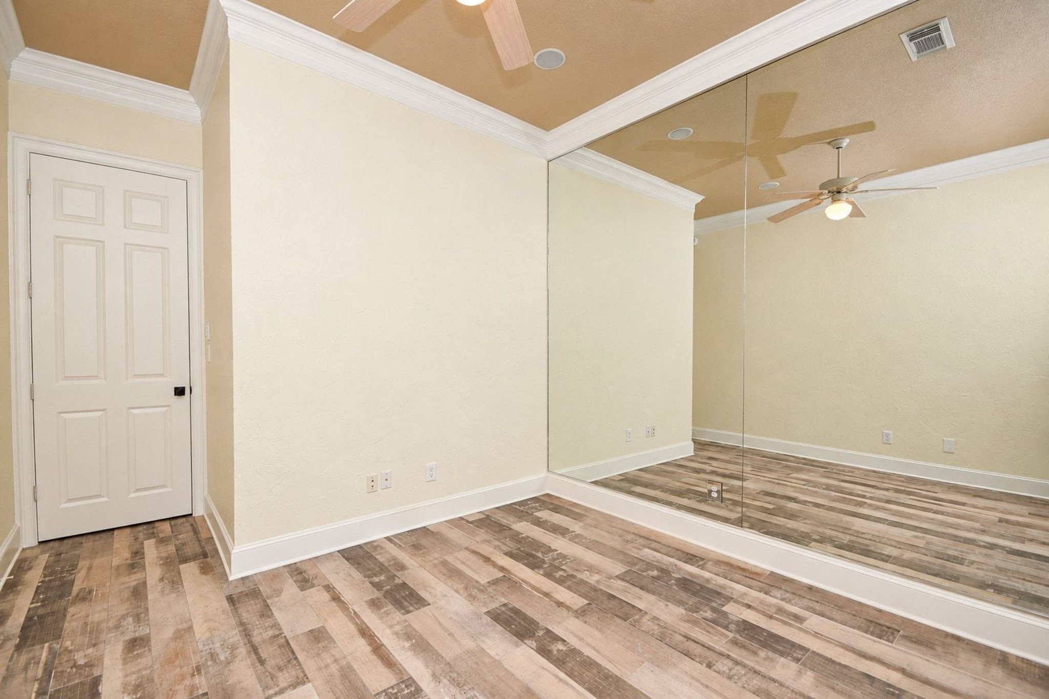 The spacious downstairs bedroom is designed with maximum functionality in mind, featuring a versatile flex space that effortlessly adapts to your evolving lifestyle needs!