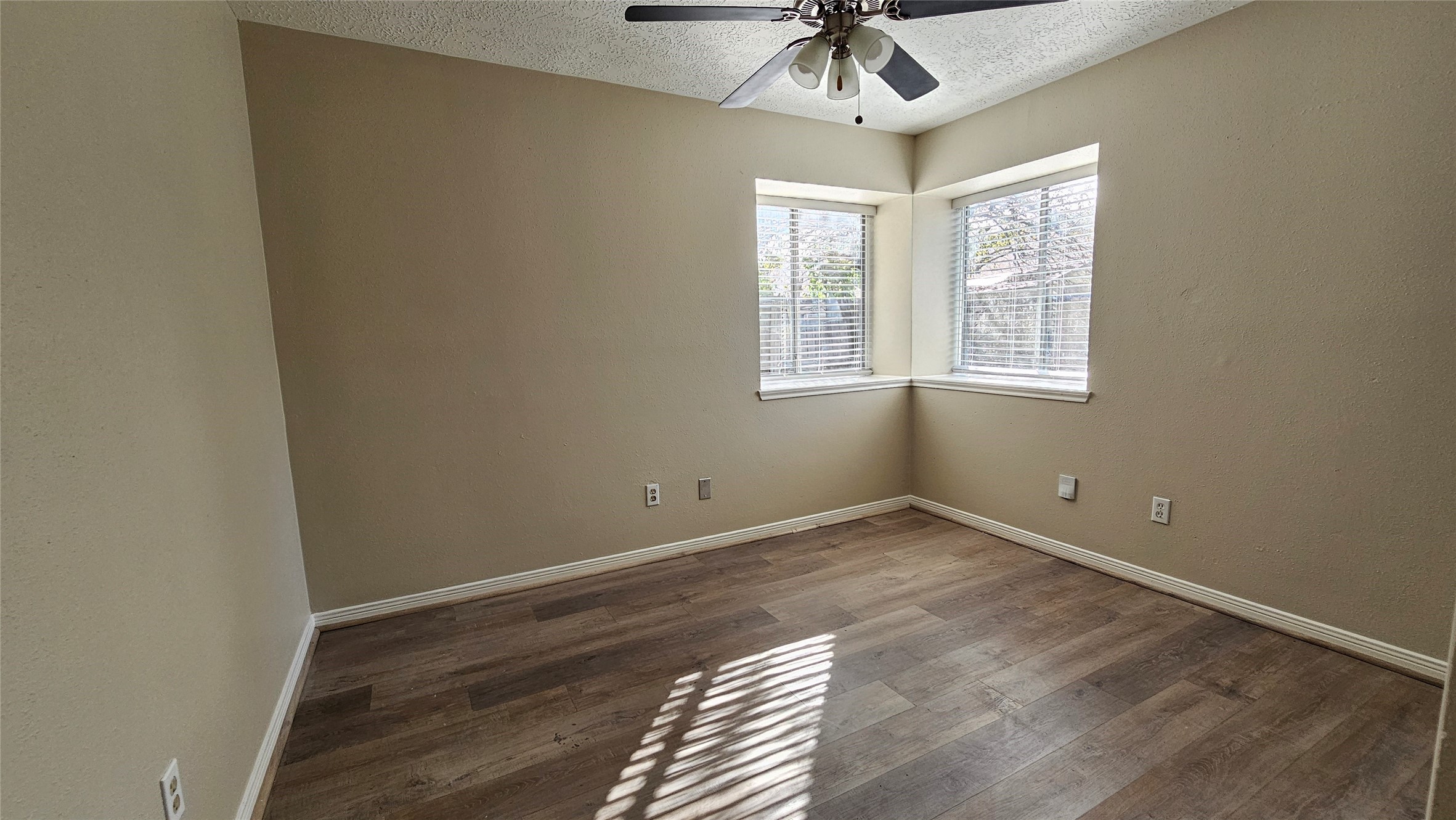 7811 Chinon Circle, Houston, TX 77071
