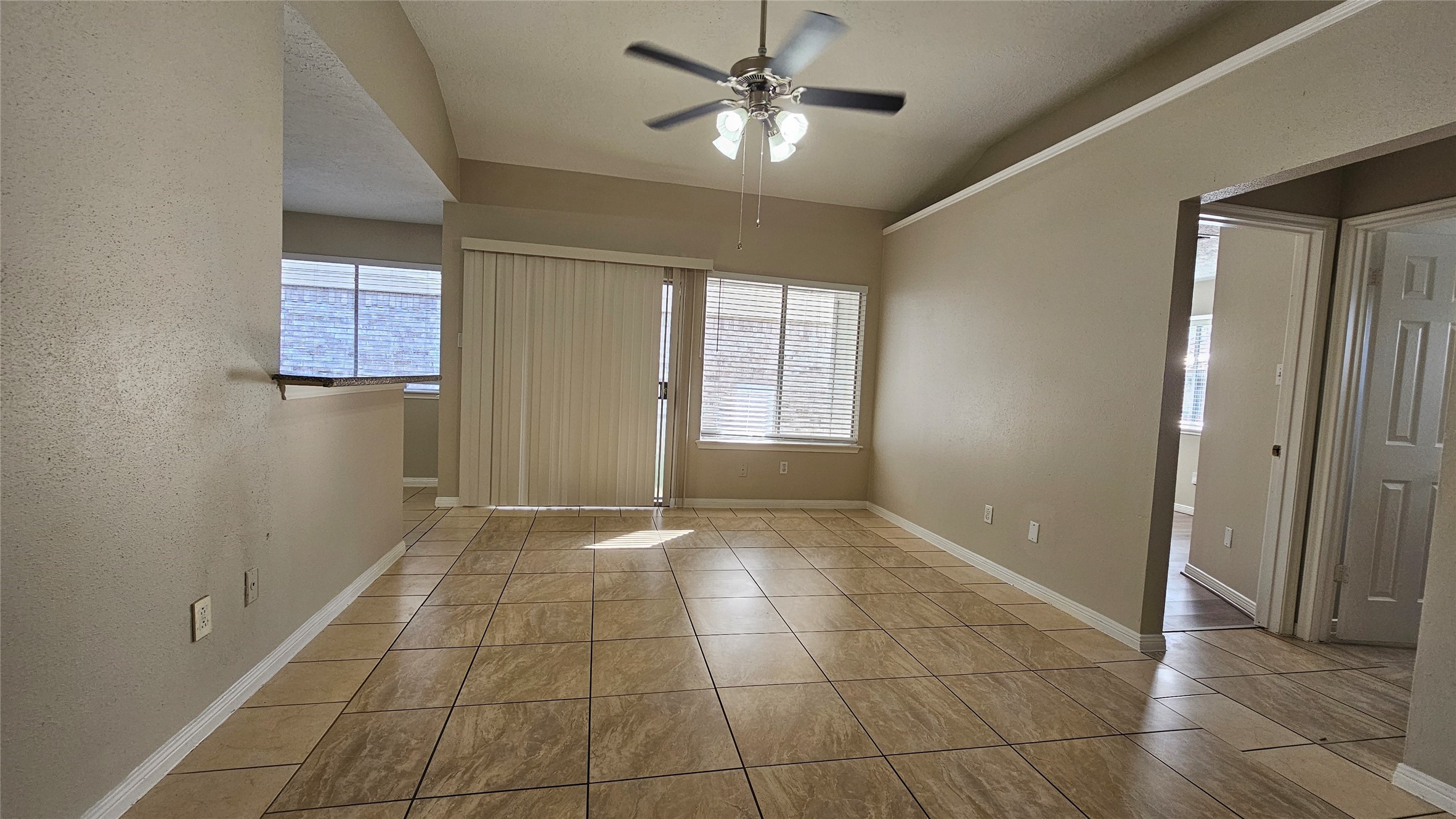 7811 Chinon Circle, Houston, TX 77071