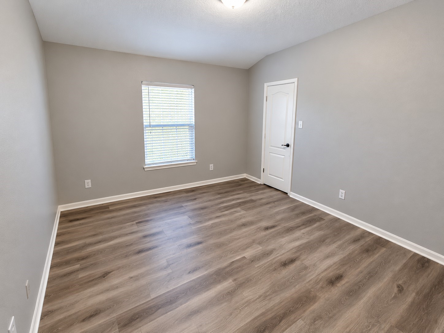114 Crescent Bay Drive, League City, TX 77573