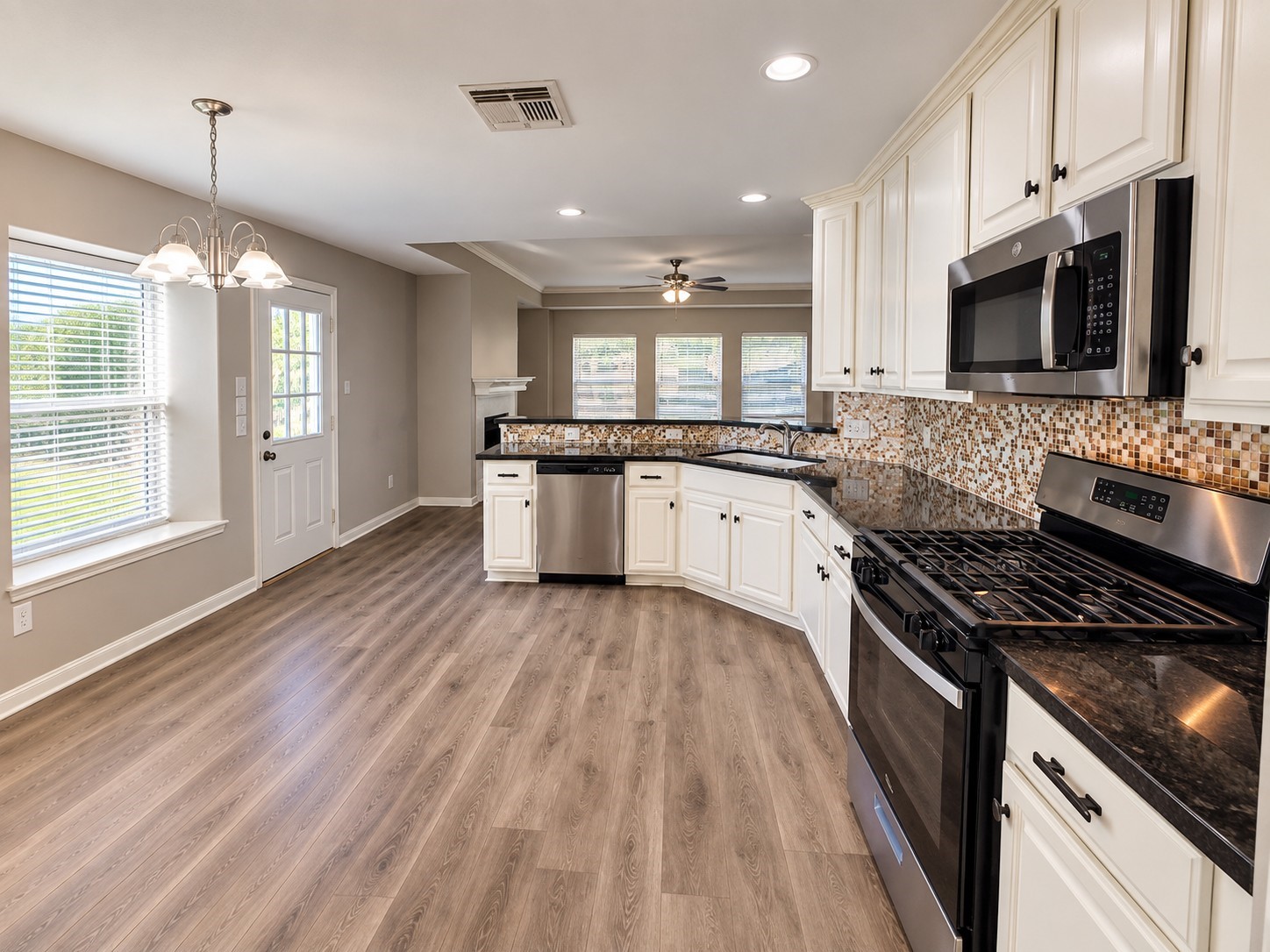 114 Crescent Bay Drive, League City, TX 77573