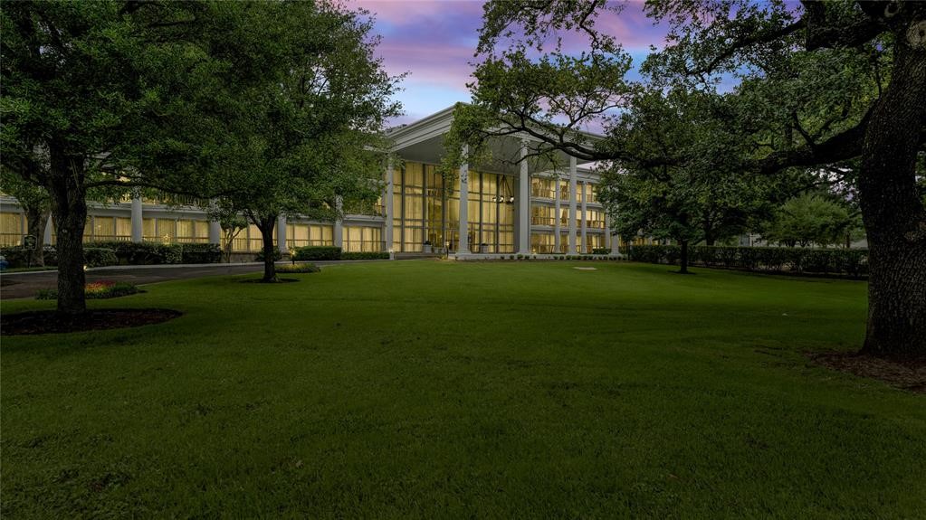Luxurious, Quiet, Hidden Gem, minutes from Uptown and Galleria