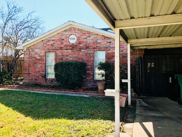 5004 Lingonberry Street, Houston, TX 77033 5004 Lingonberry Street, Houston, TX 77033