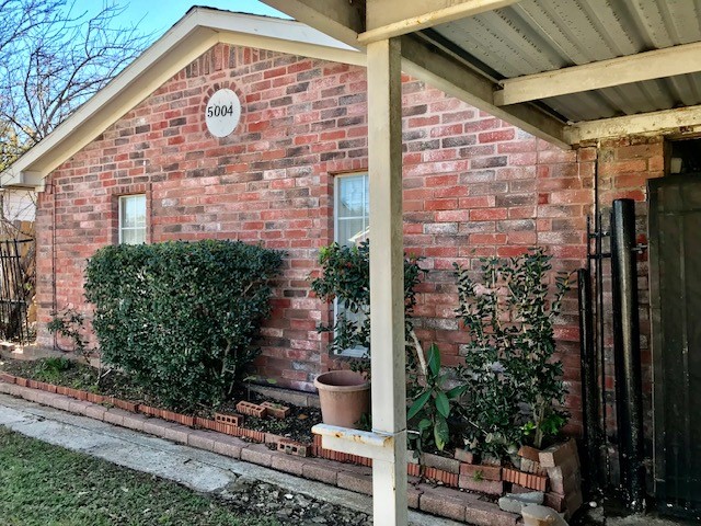 5004 Lingonberry Street, Houston, TX 77033 5004 Lingonberry Street, Houston, TX 77033