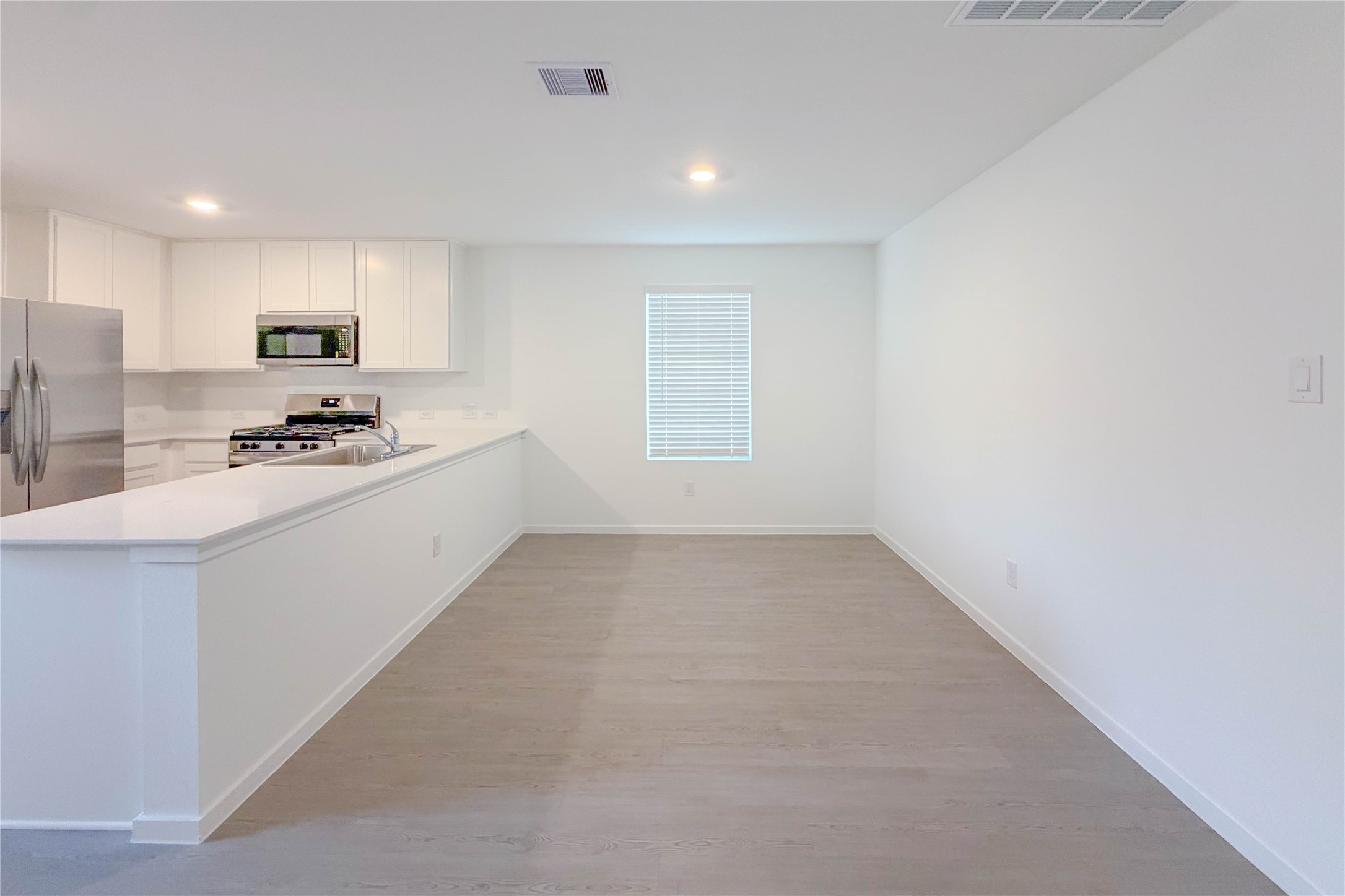 Breakfast/ Dining Area