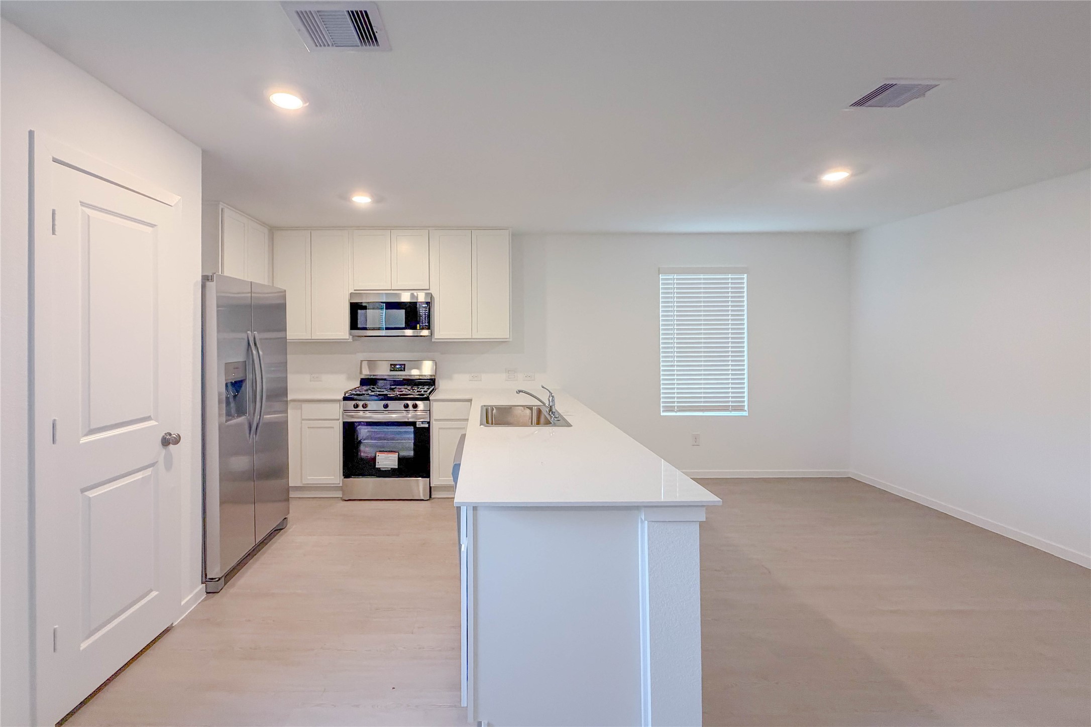 Kitchen/ Dining area