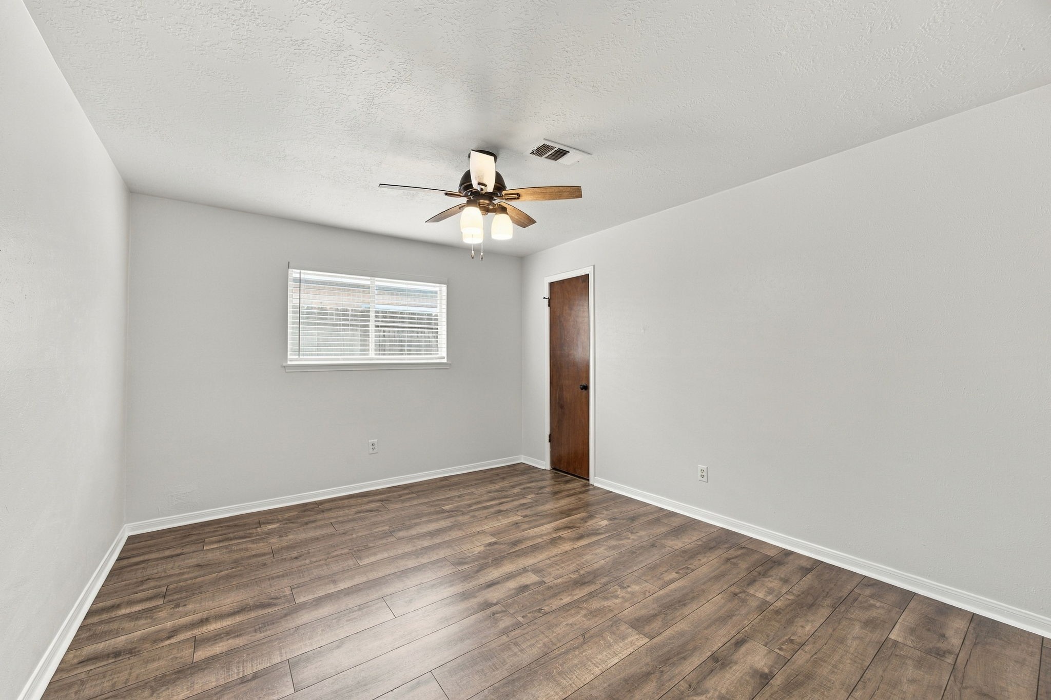 The guest bedrooms have walk in closets and plenty of light.