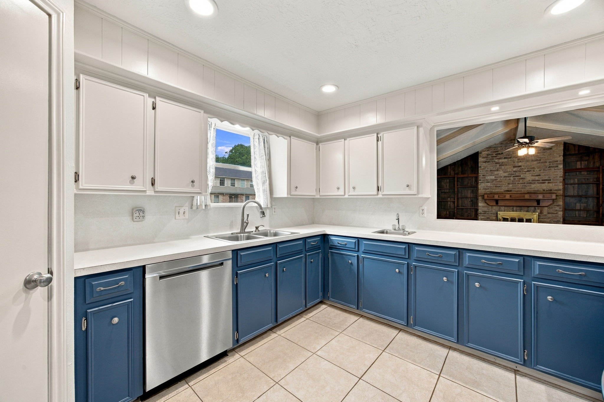 This kitchen has space for days!  Look at all these cabinets and counter space.