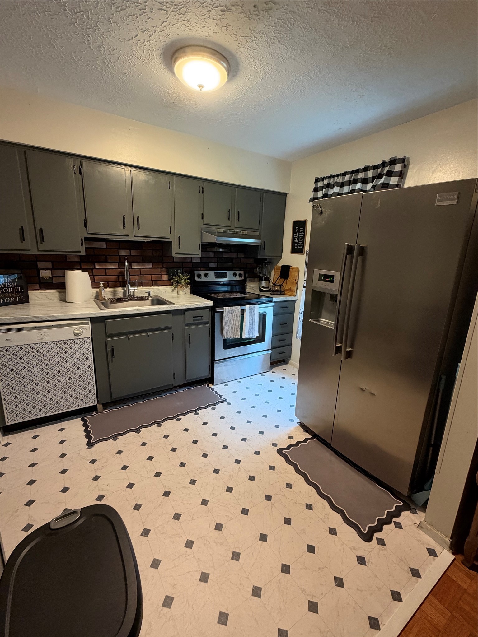 15806 Ridgecroft Road, Houston, TX 77053